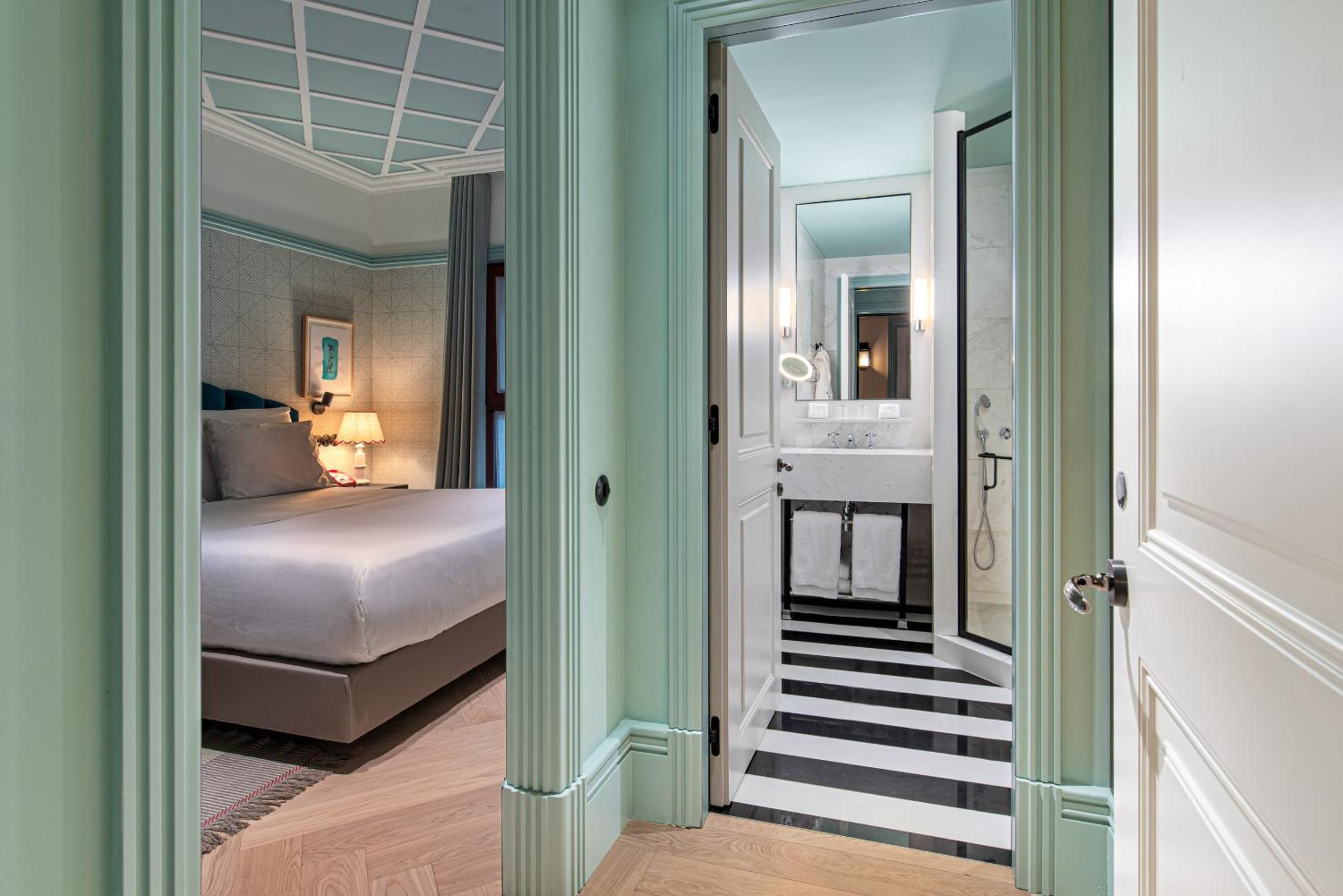 Cozy Double Room thumbnail 6