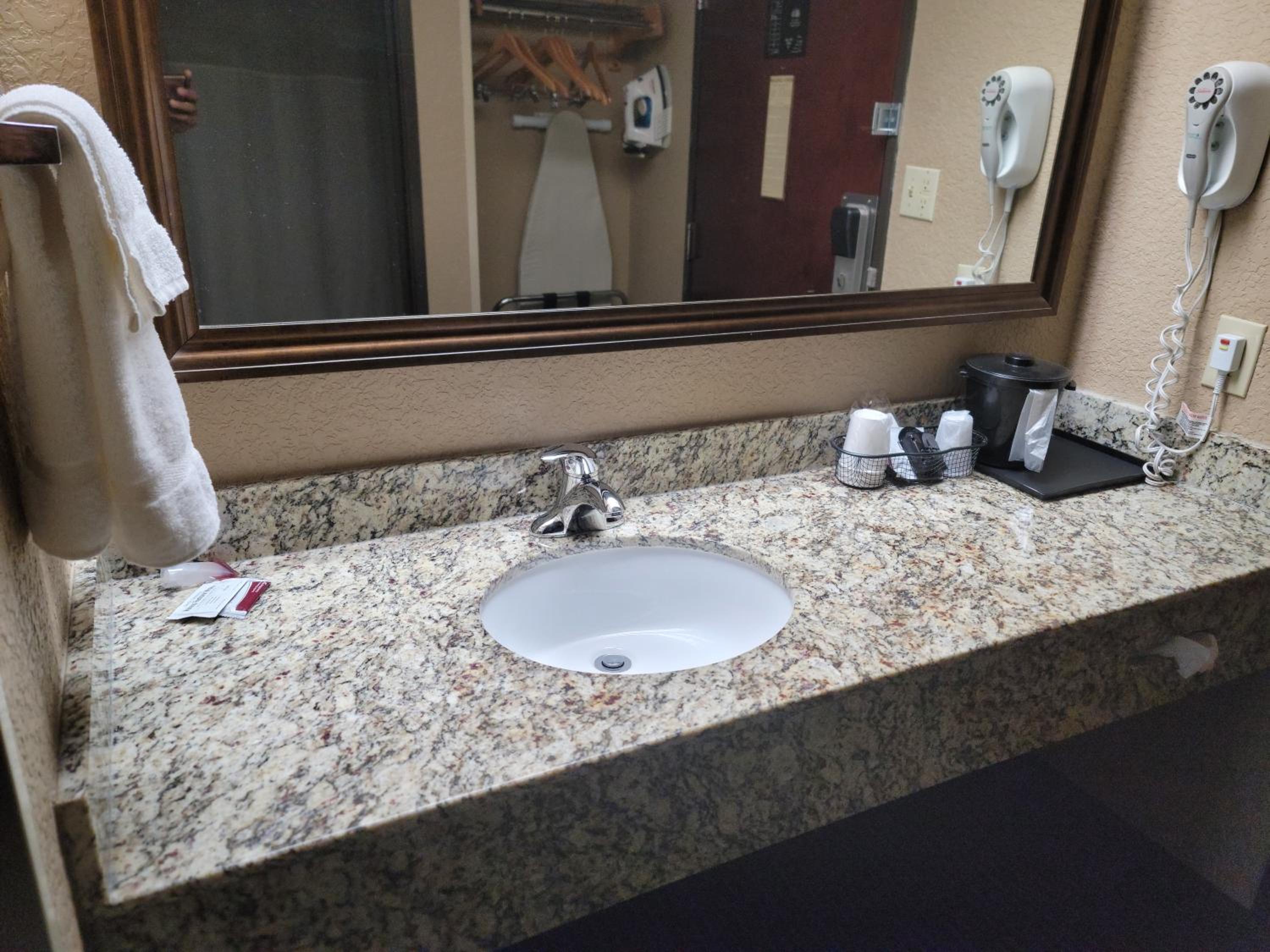 King Room - Non-Smoking - Photo 14