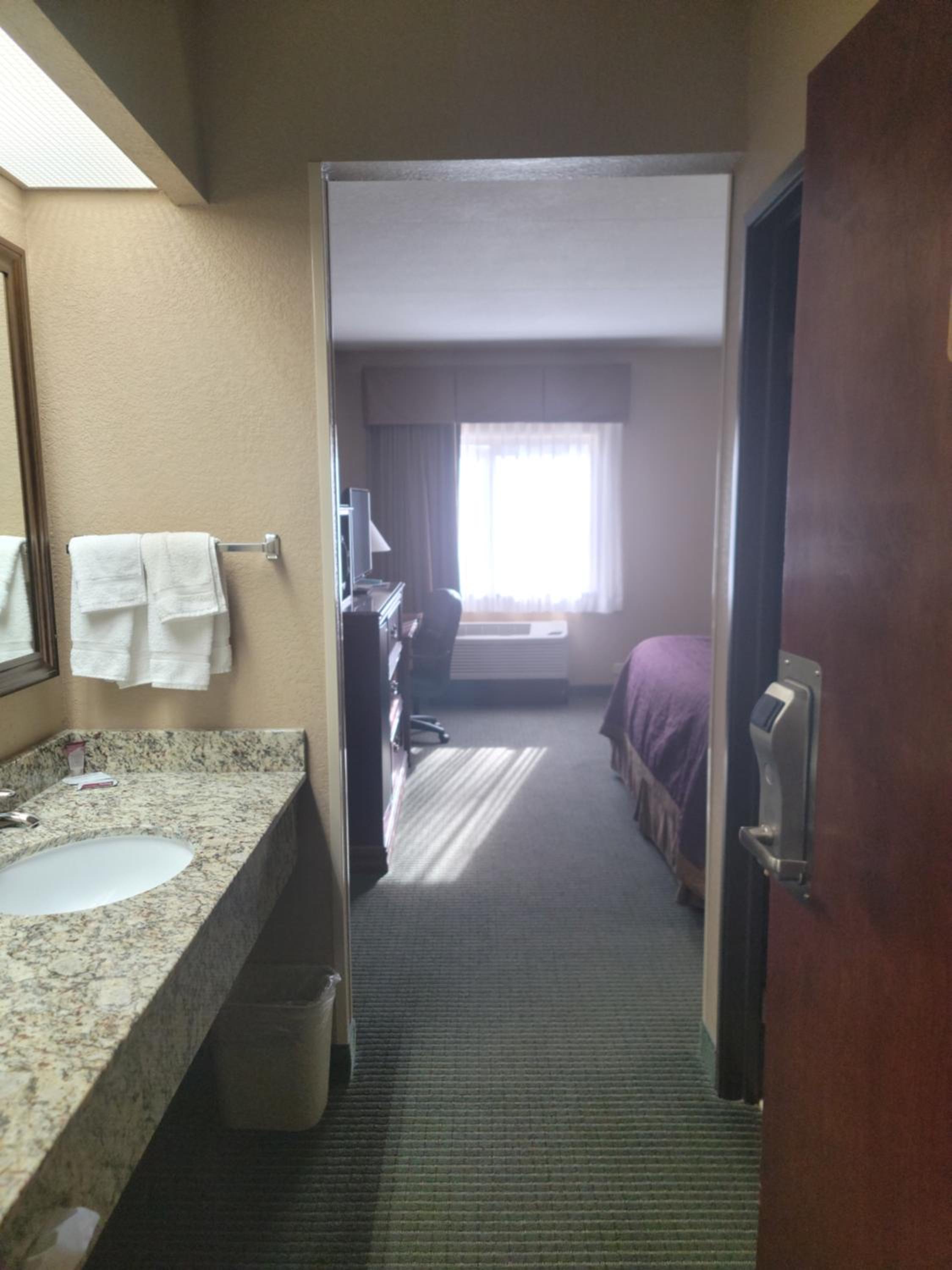 King Room - Non-Smoking - Photo 6
