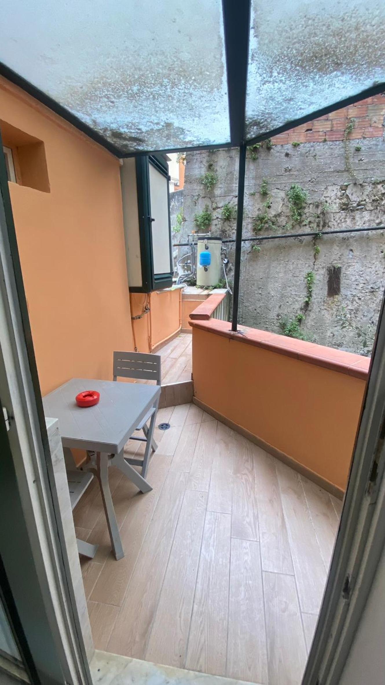 Deluxe Double Room with Balcony - Photo 9