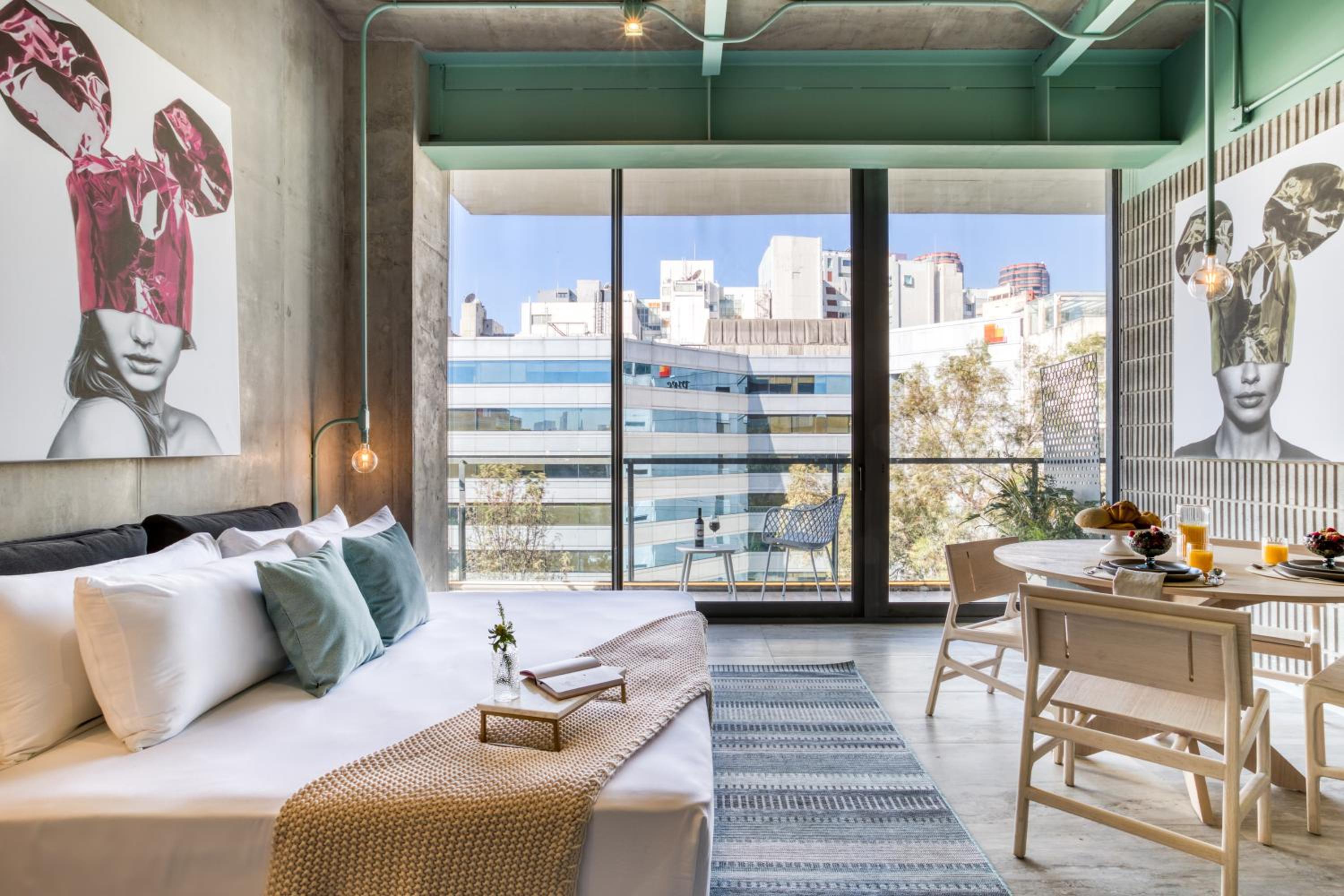 Standard Suite with Balcony photo 1