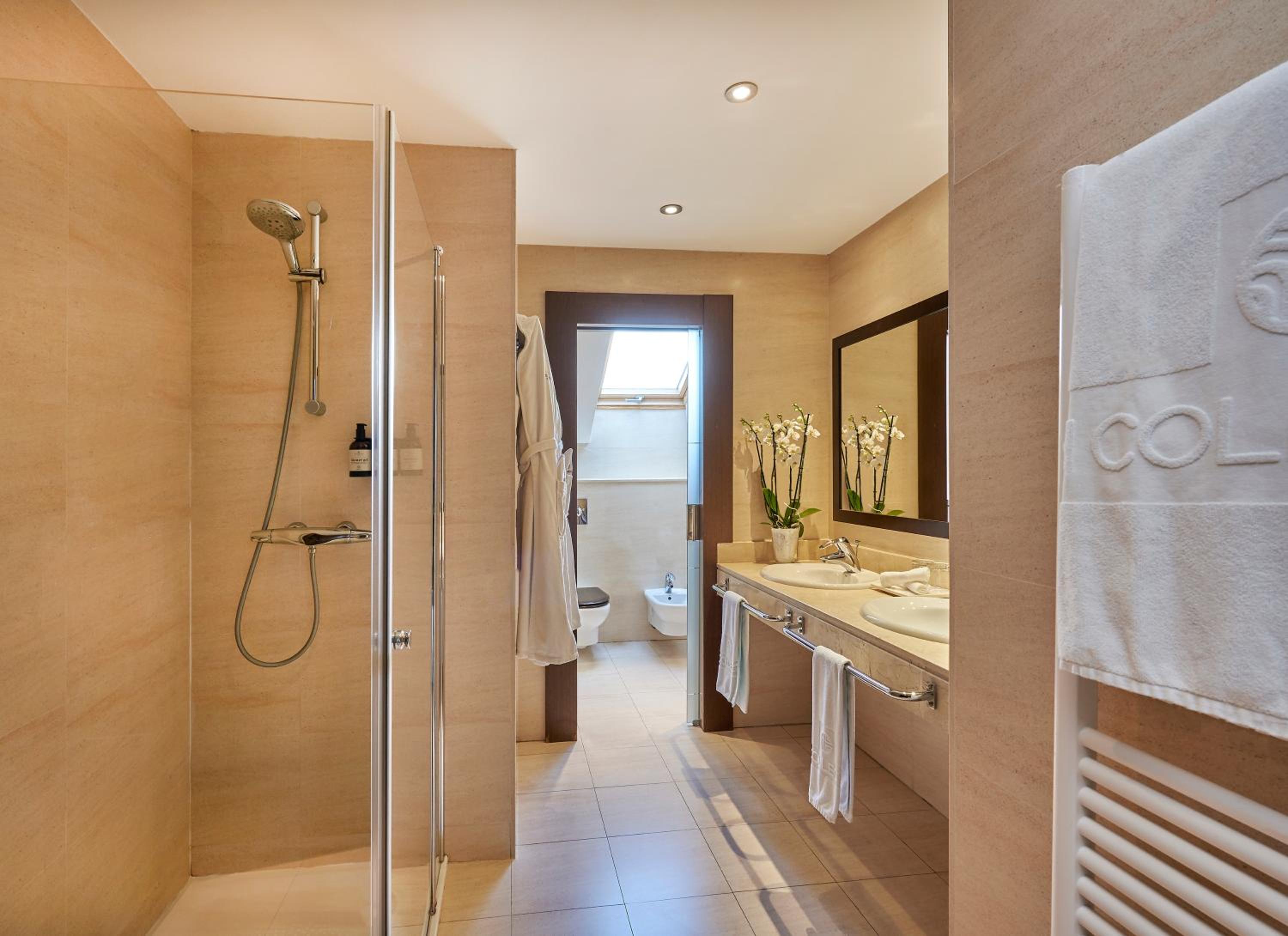Superior Double or Twin Room - Photo 8