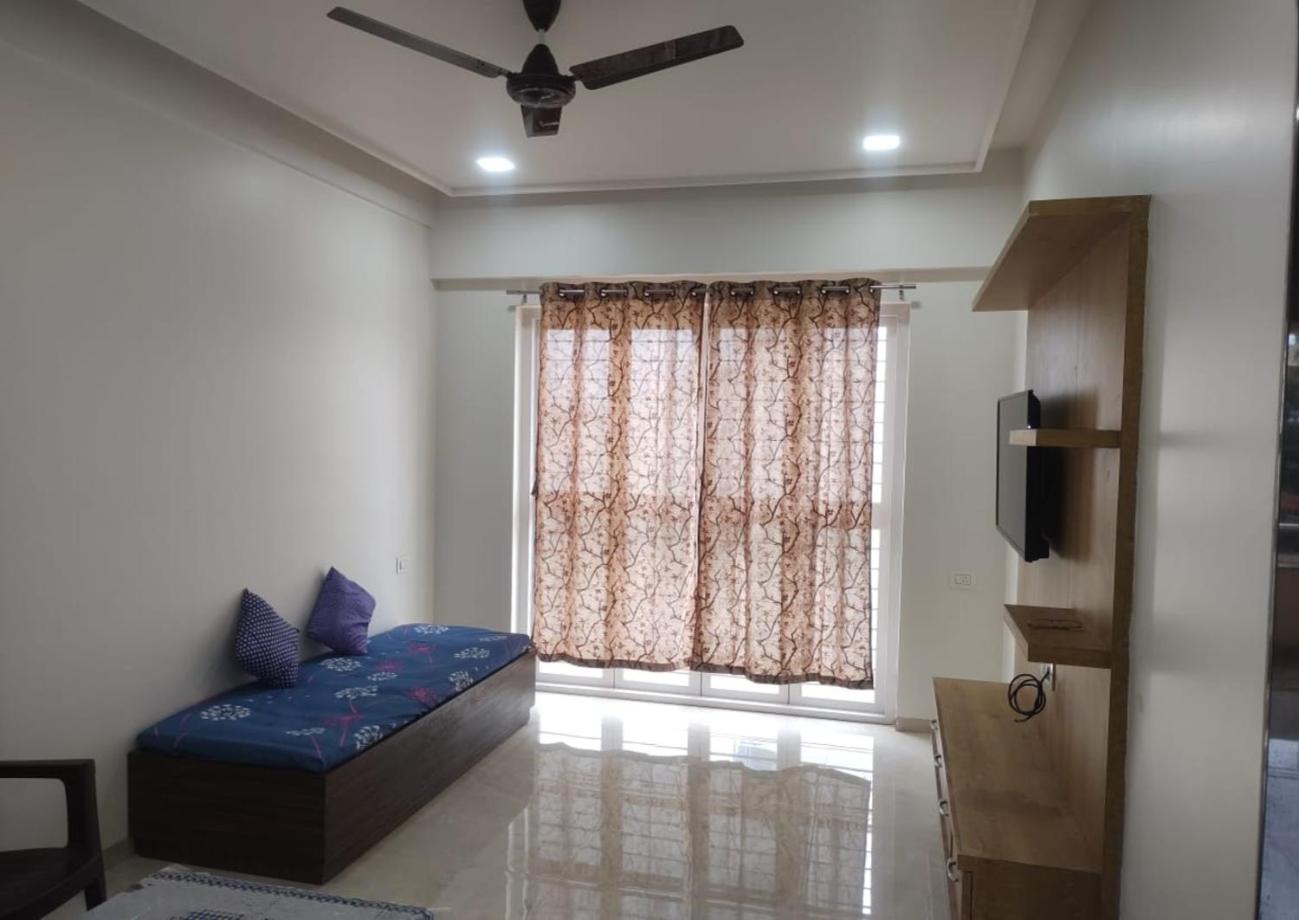 One-Bedroom Apartment - Photo 12