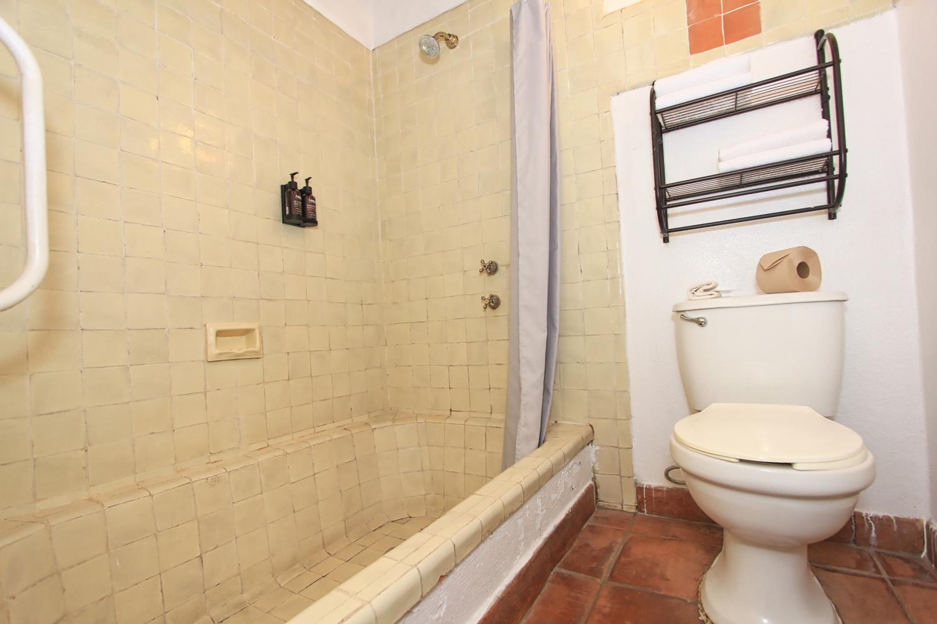 Double Room with Two Double Beds - Photo 19