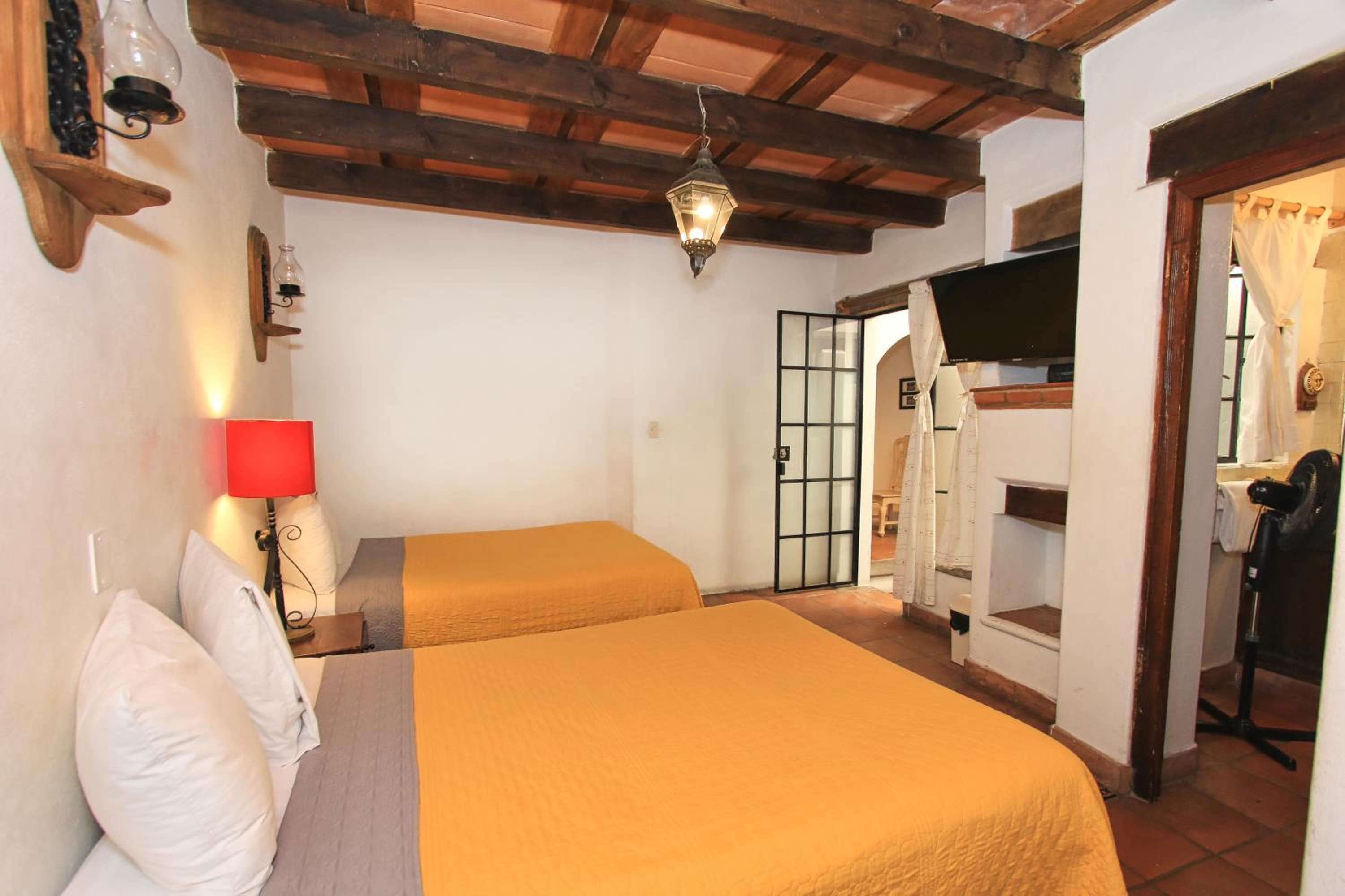 Double Room with Two Double Beds - Photo 9