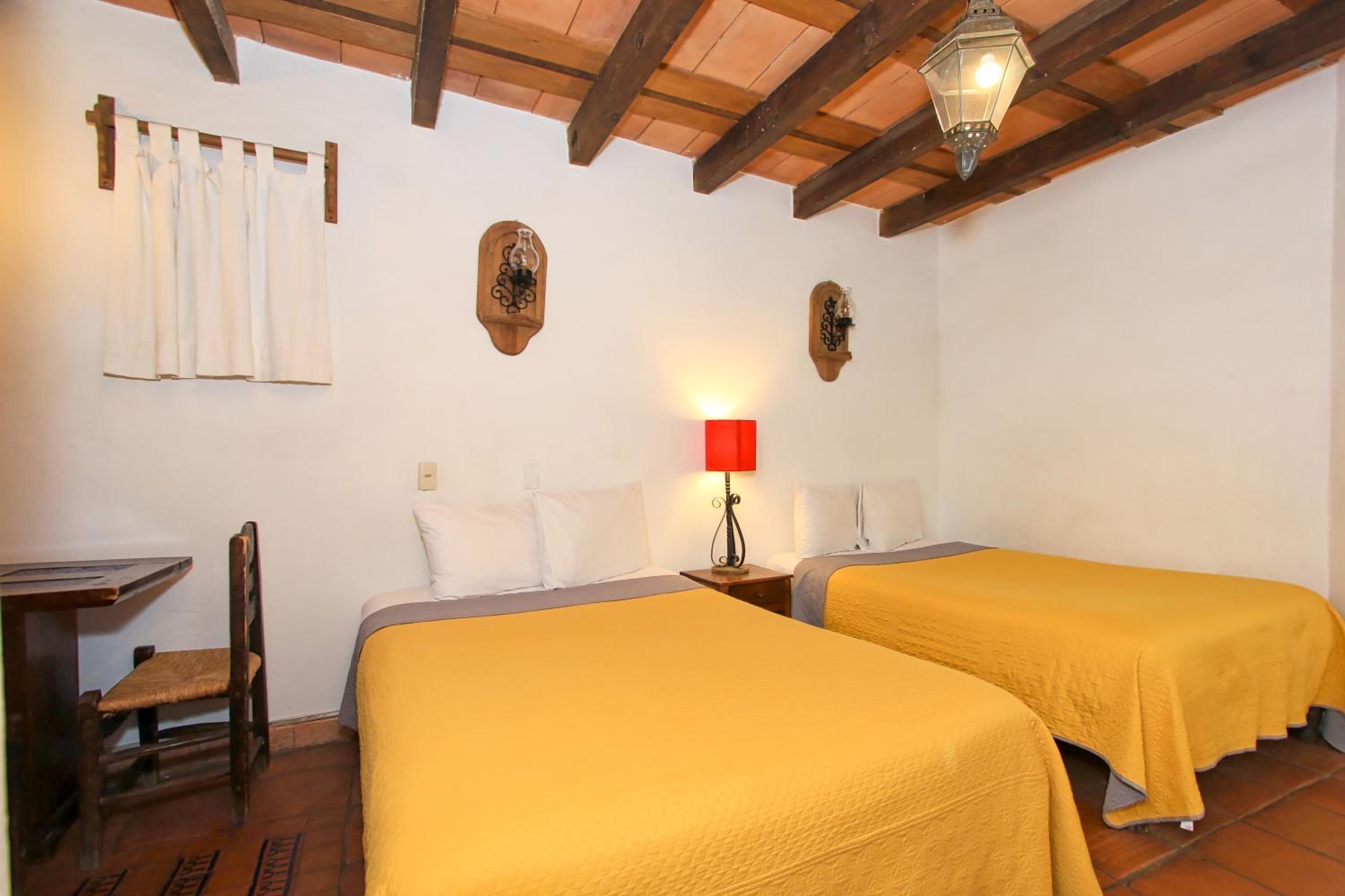 Double Room with Two Double Beds - Photo 10