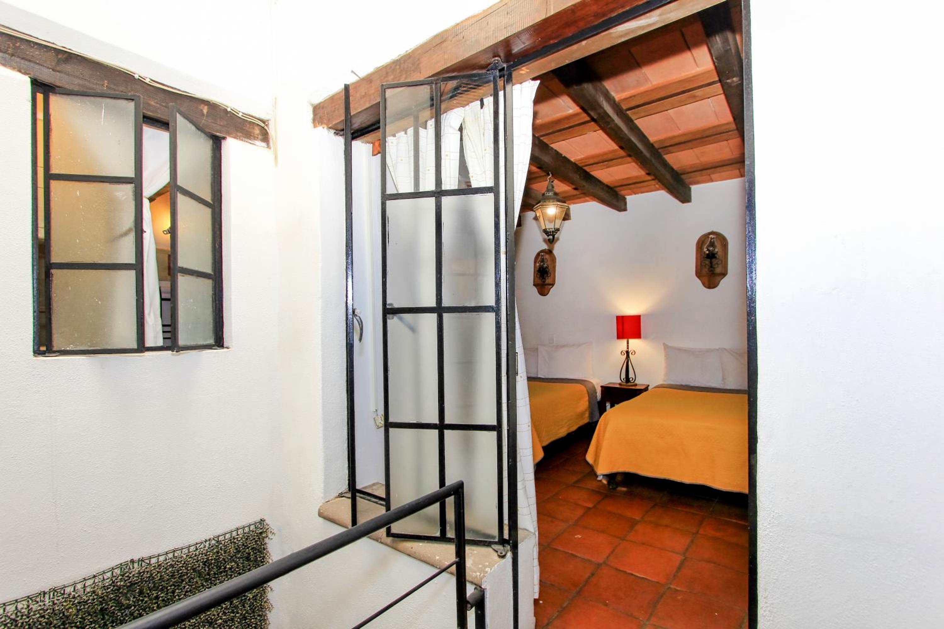 Double Room with Two Double Beds - Photo 7