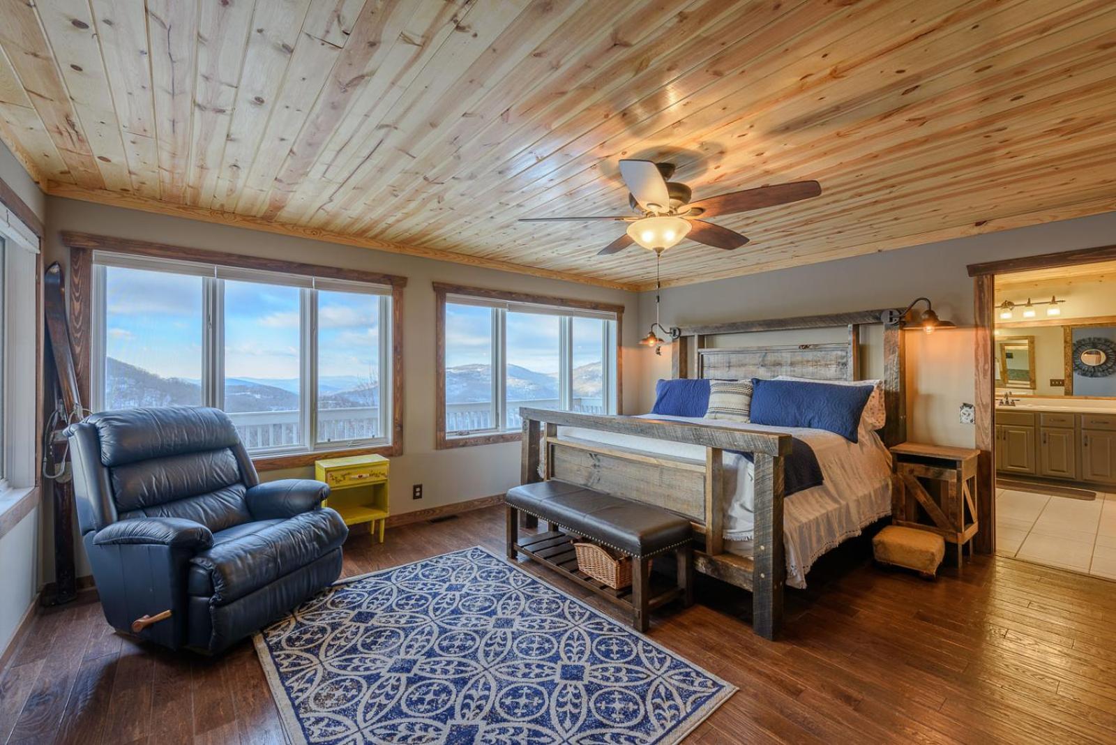 Five-Bedroom House photo 2