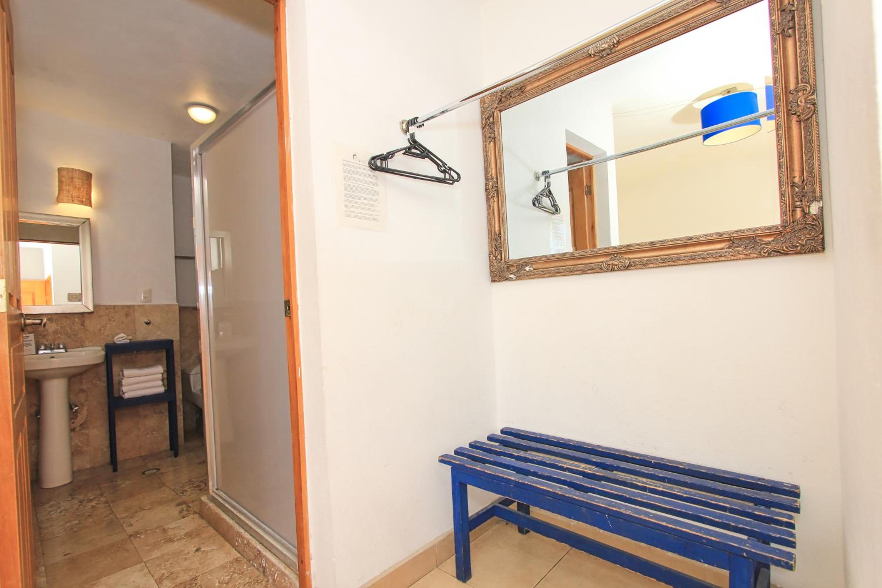 Double Room with Two Double Beds - Photo 21