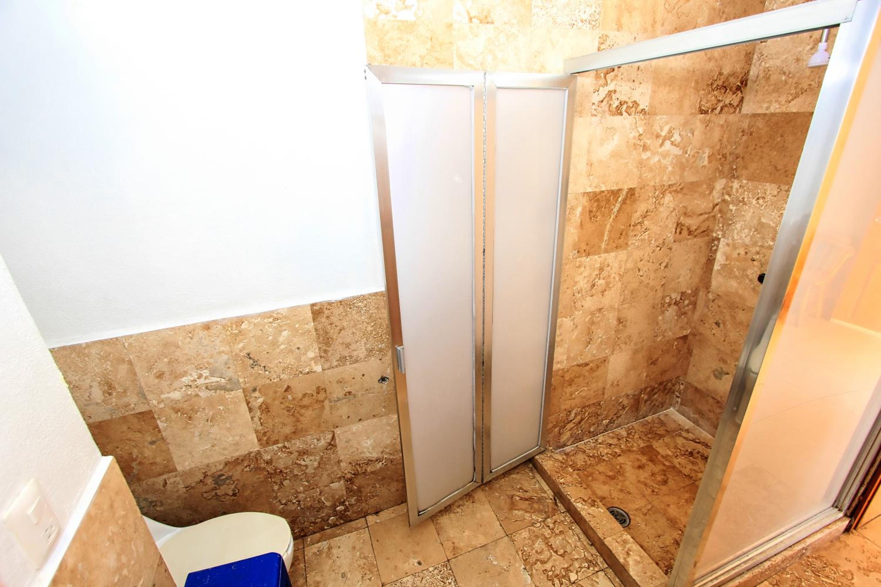Double Room with Two Double Beds - Photo 4