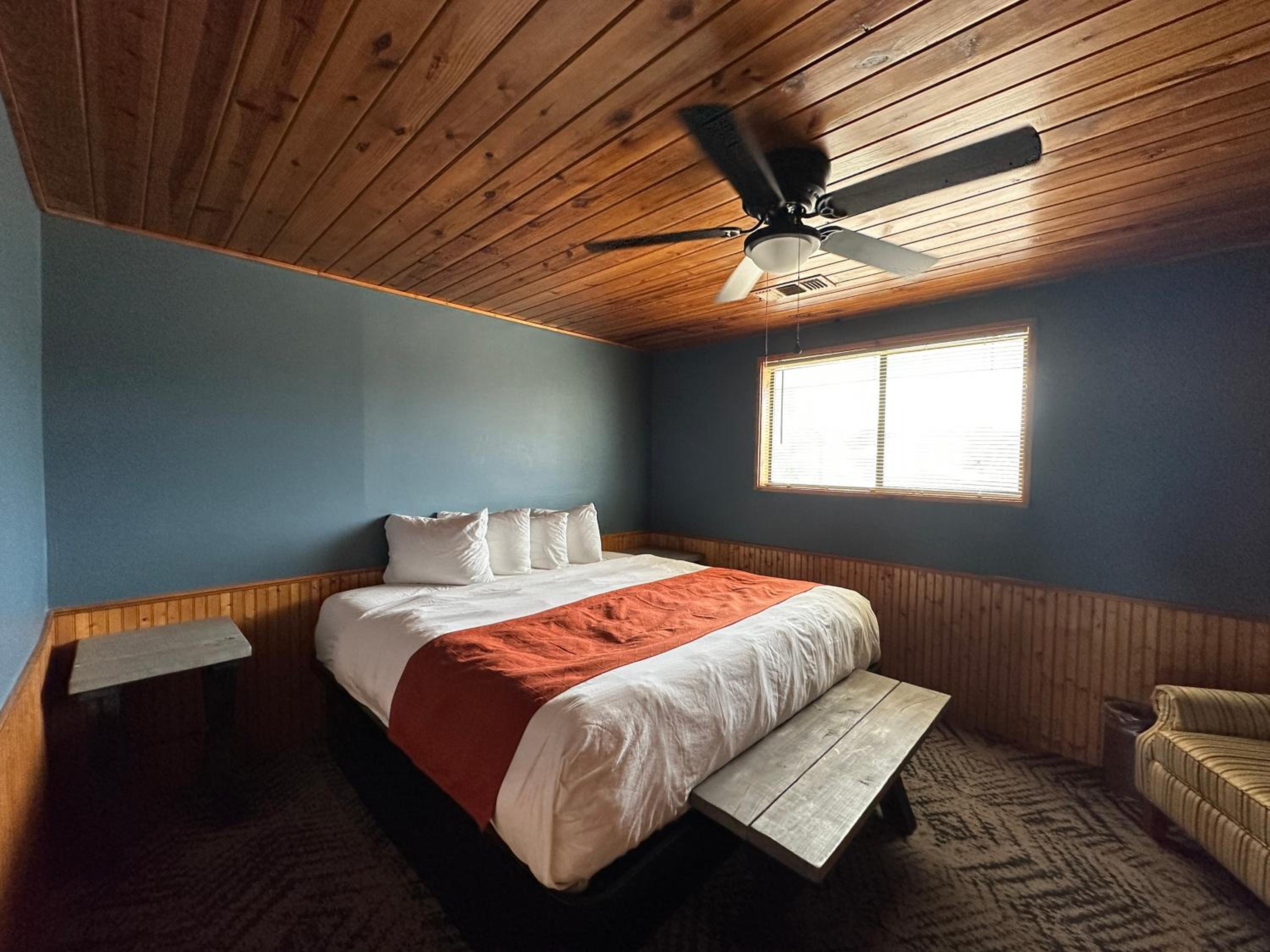 Lodge Suite Upstairs w/ Balcony photo 1