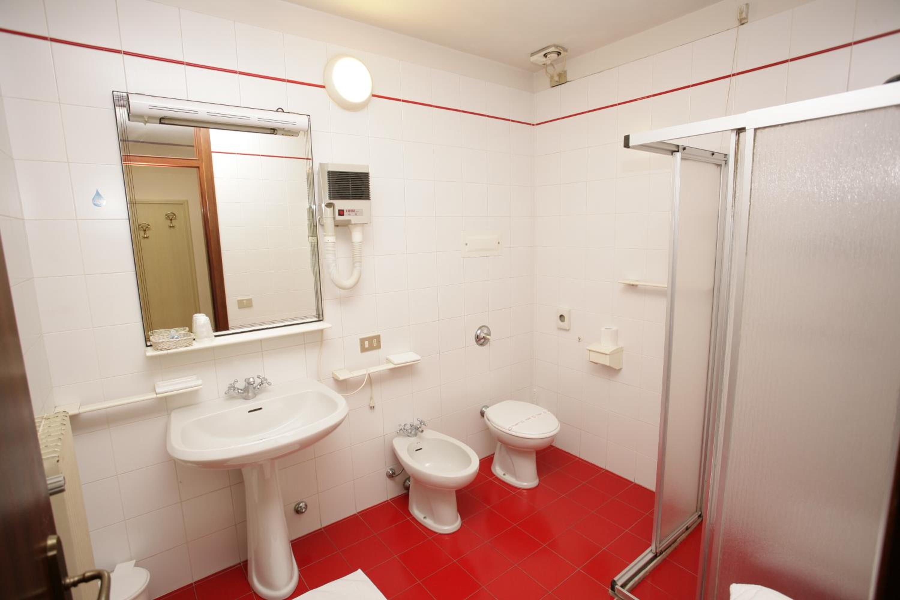 Twin Room - Photo 5