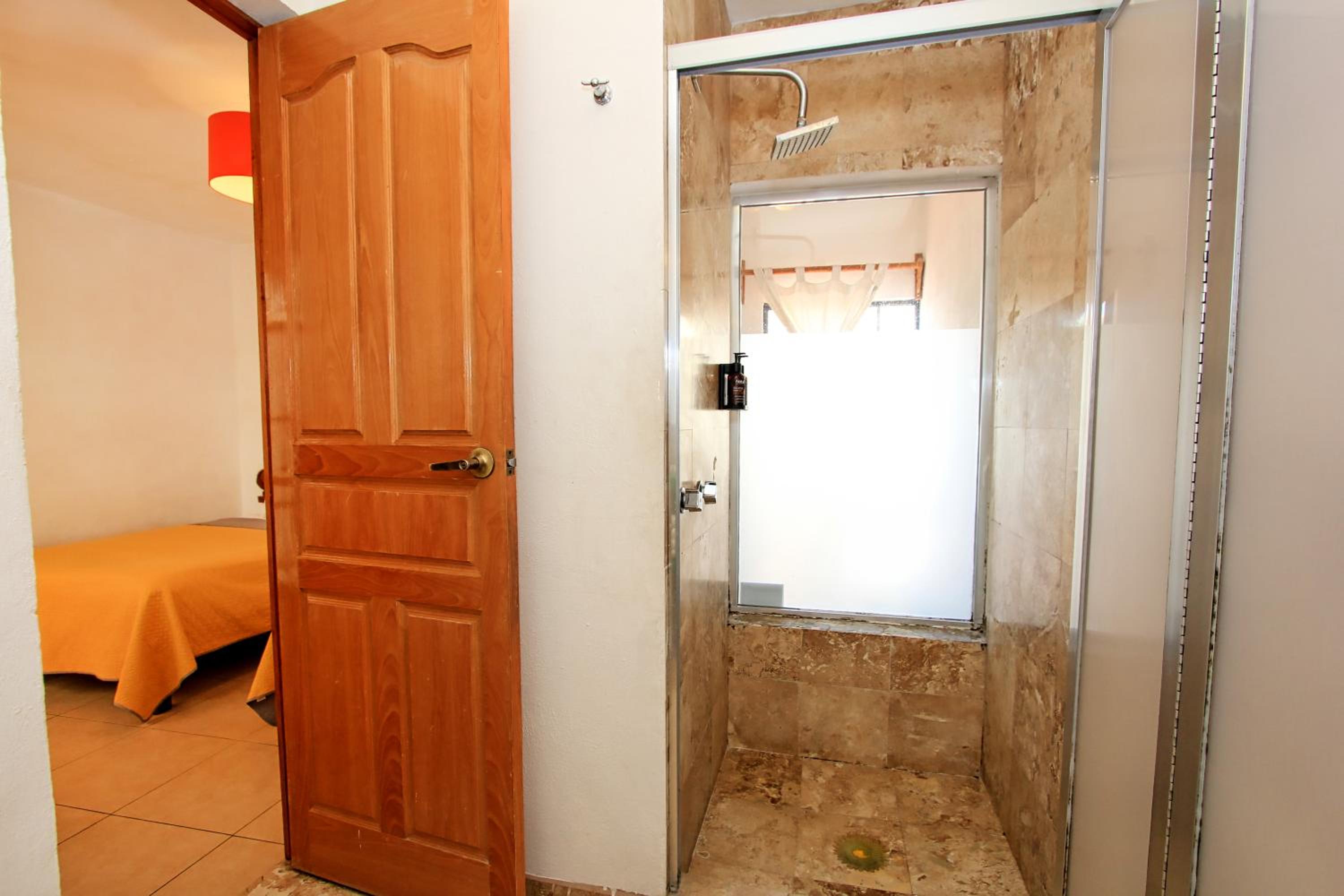Double Room with Two Double Beds - Photo 6