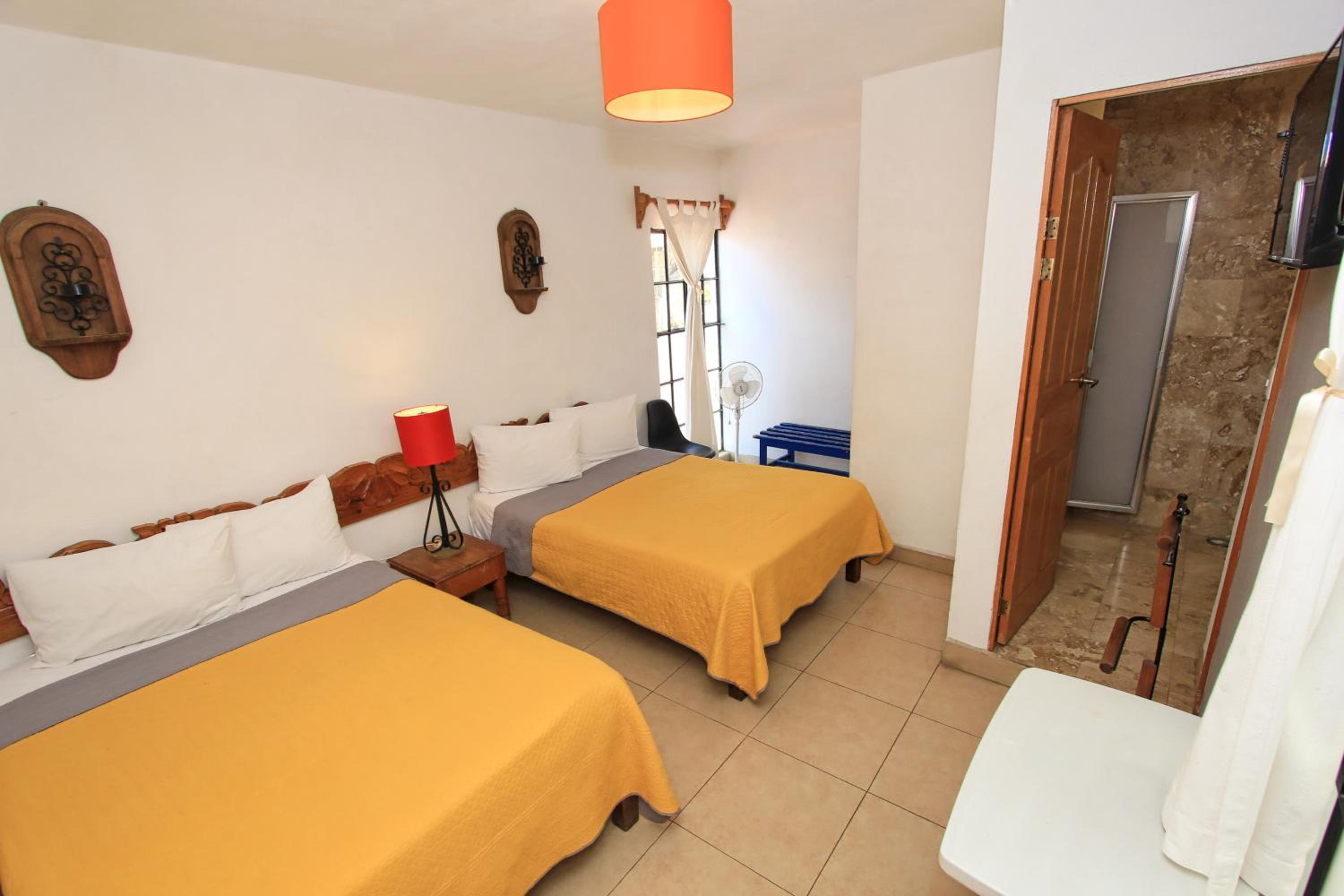 Double Room with Two Double Beds - Photo 22
