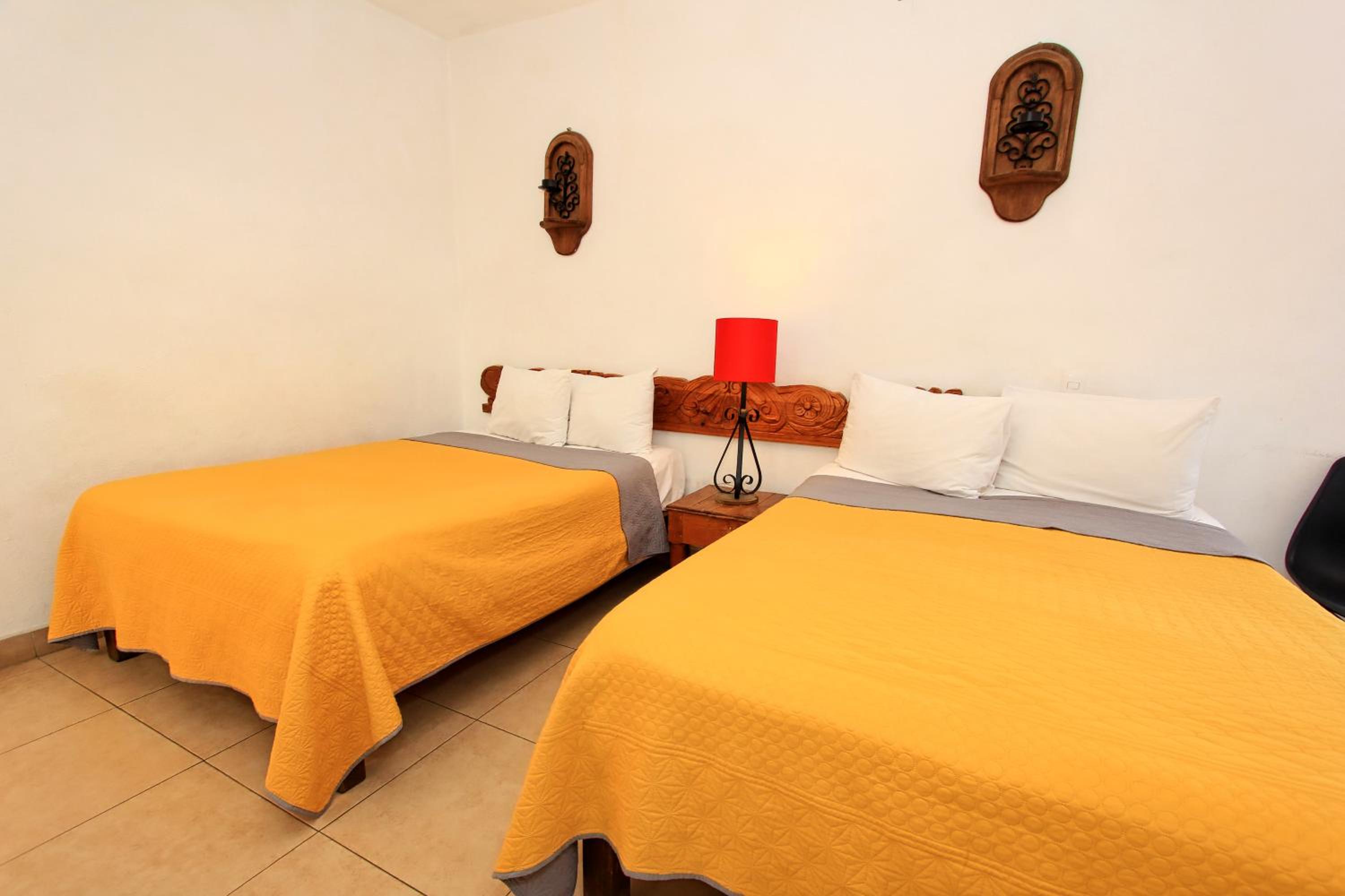 Double Room with Two Double Beds - Photo 12