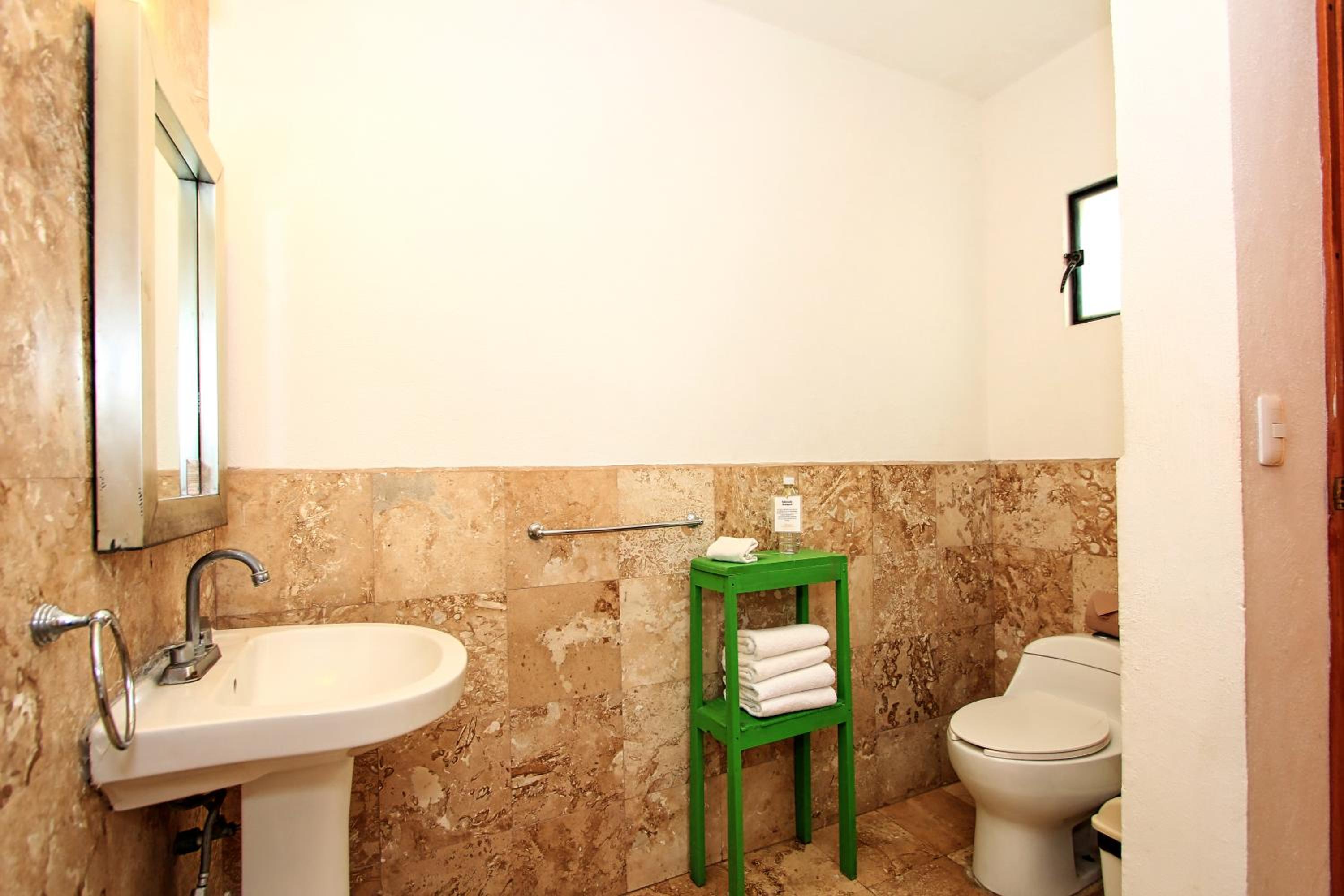 Double Room with Two Double Beds - Photo 3
