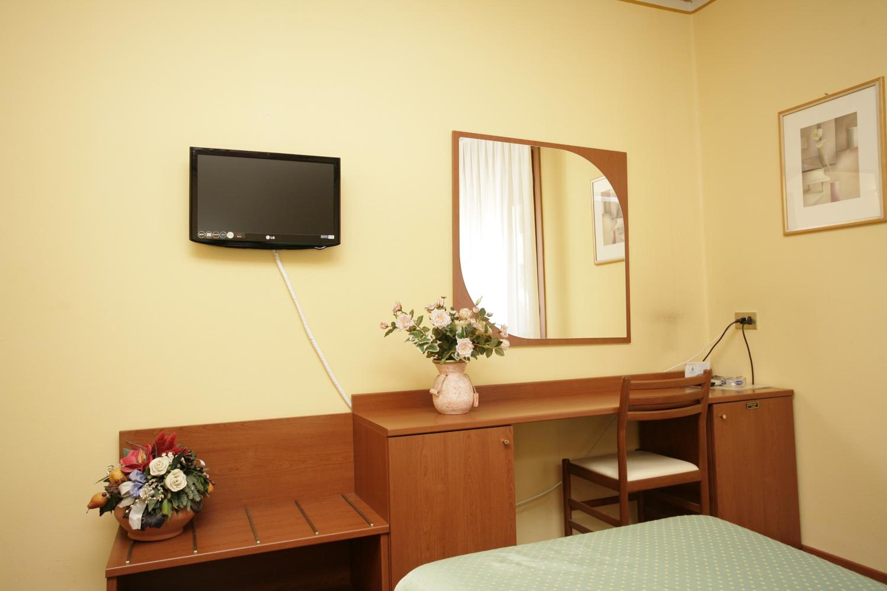 Twin Room - Photo 4