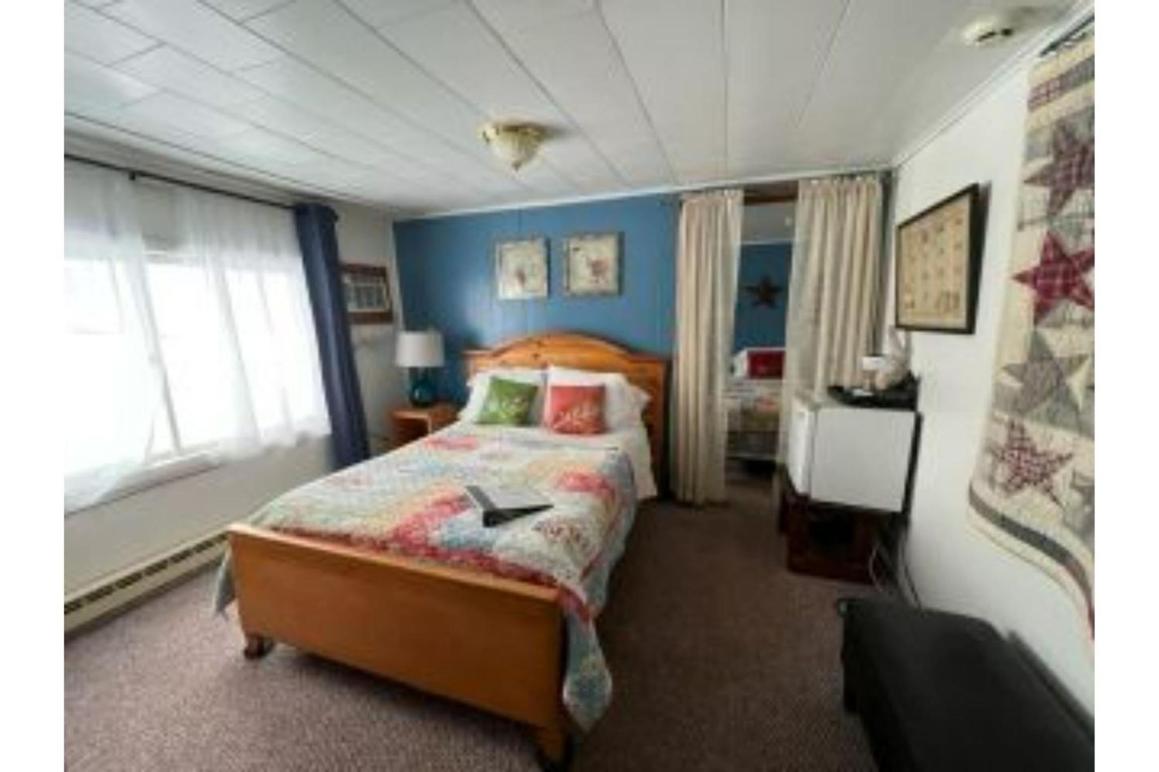 Quadruple Room with Private Bathroom photo 1