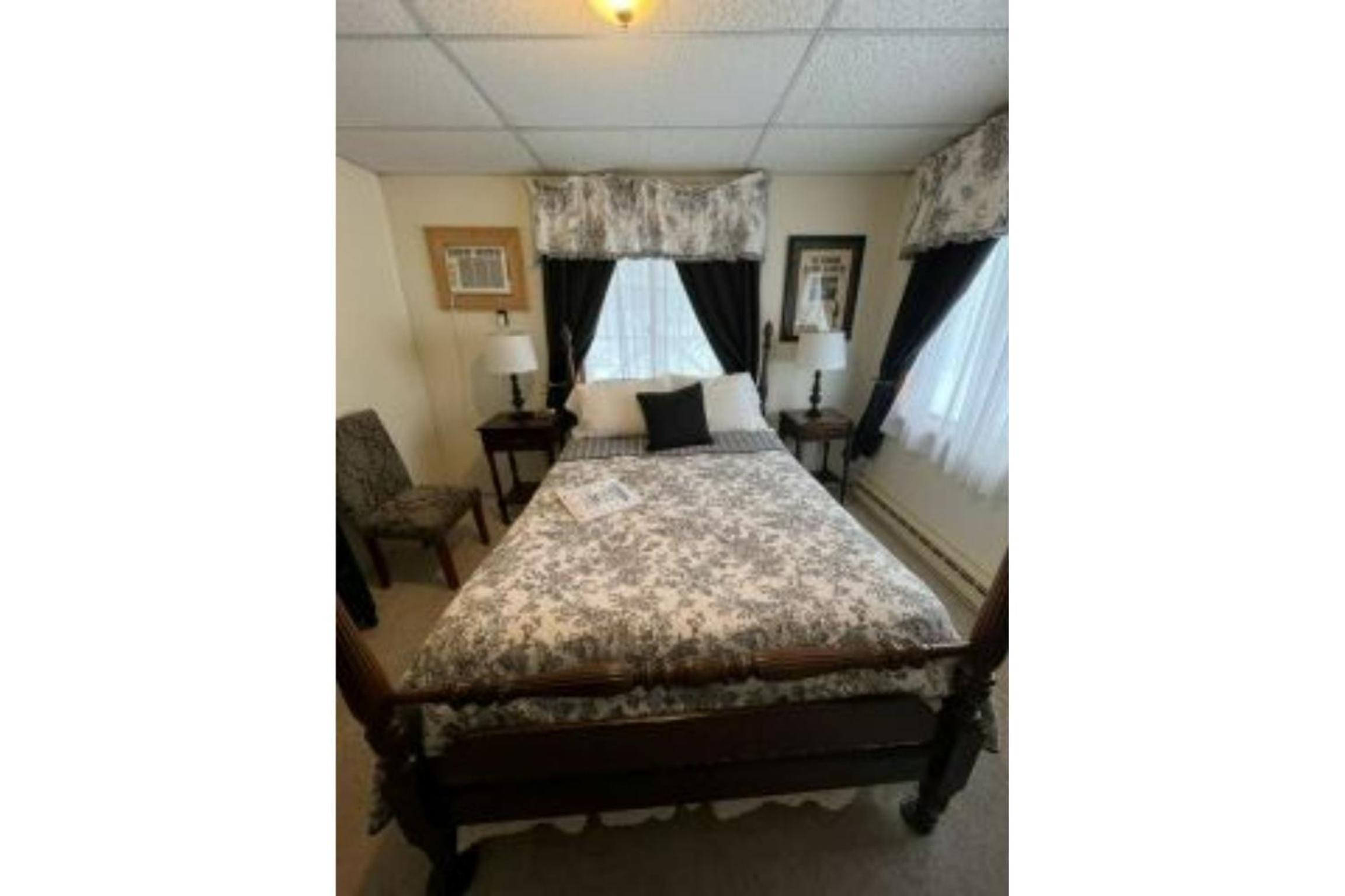 Small Double Room photo 1