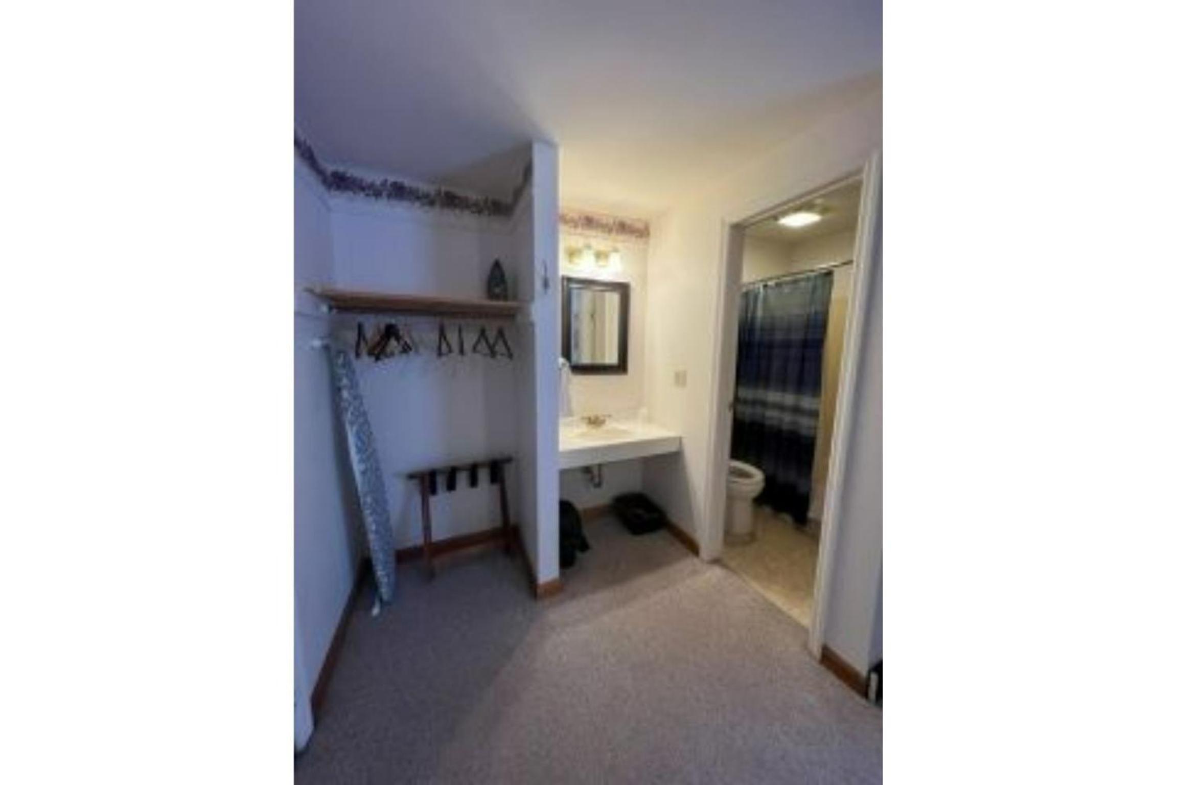 Queen Room photo 2