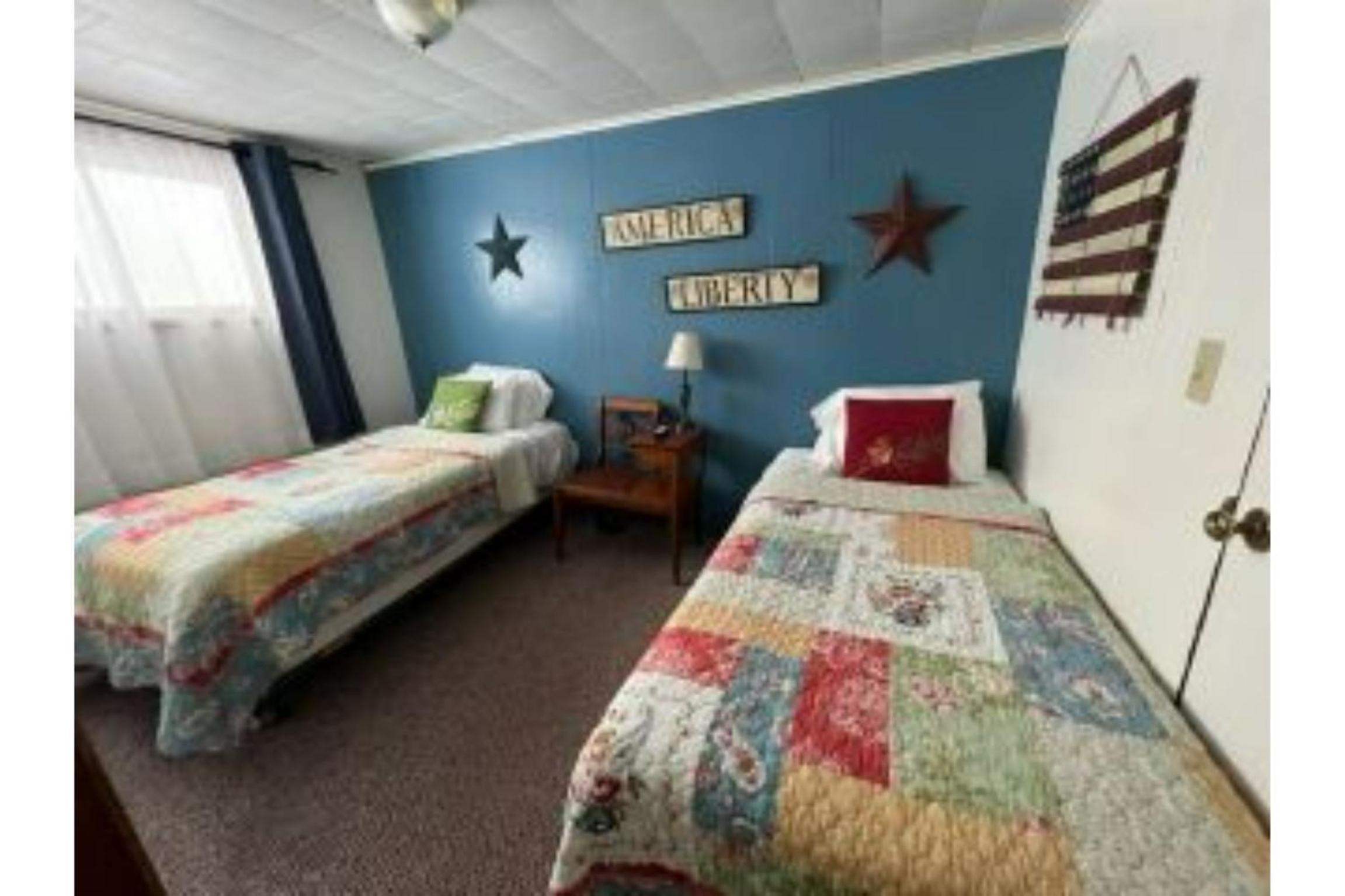 Quadruple Room with Private Bathroom photo 3