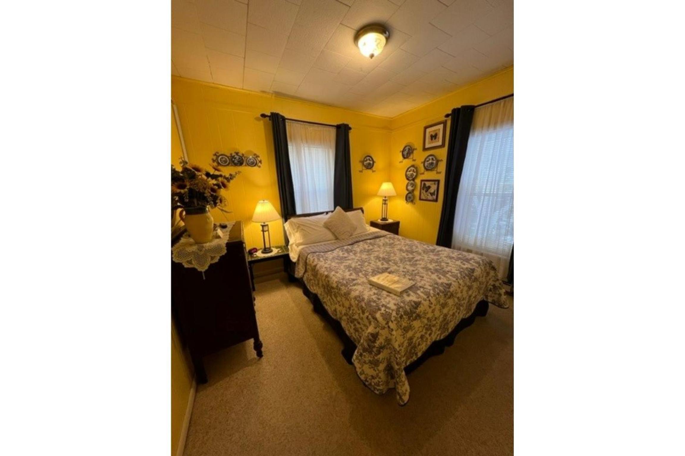 Standard Queen Room photo 2