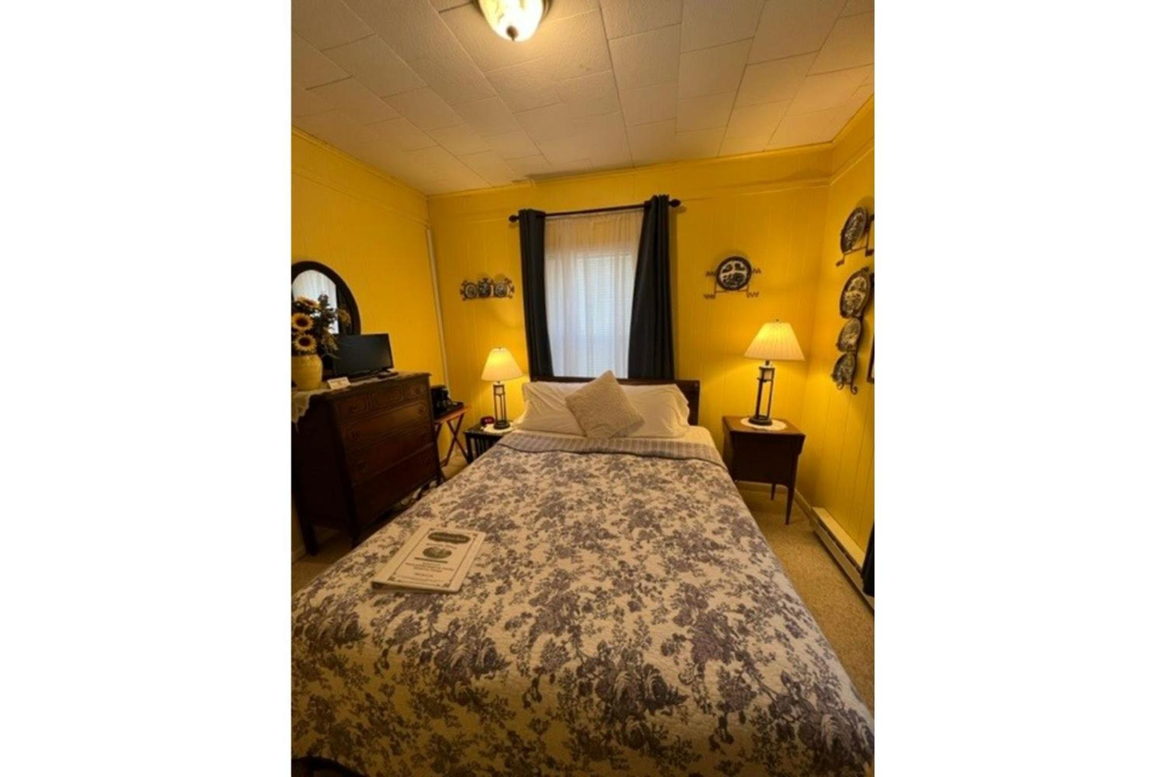 Standard Queen Room photo 3