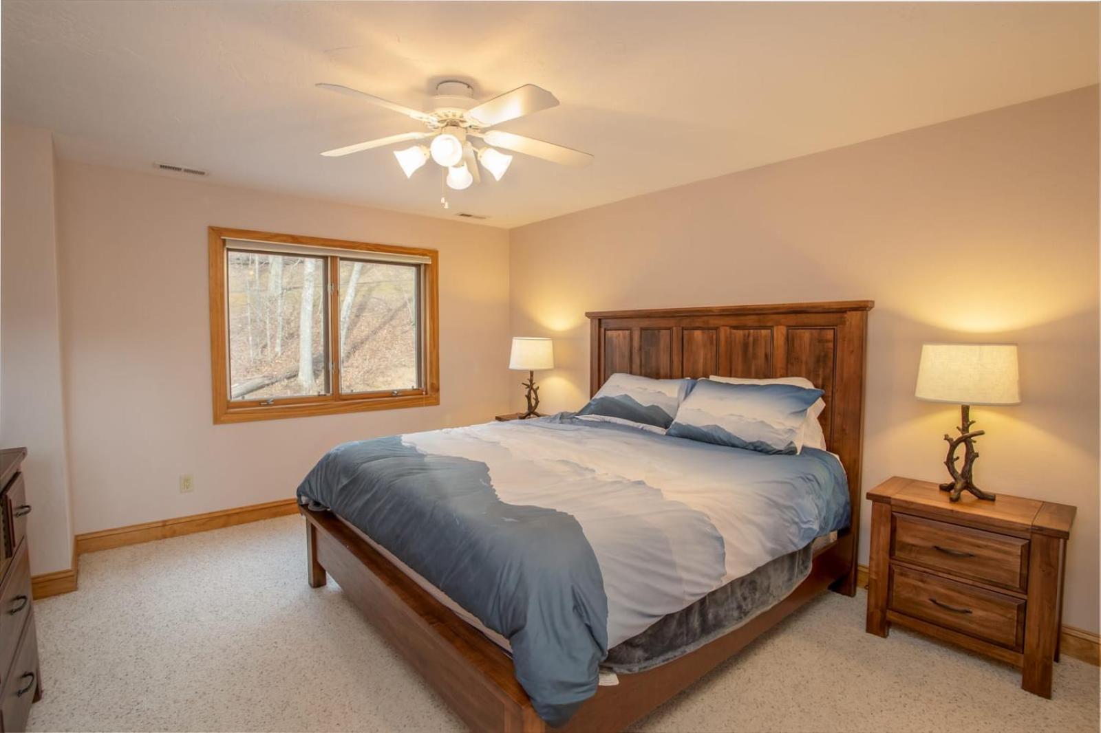 Five-Bedroom House photo 3