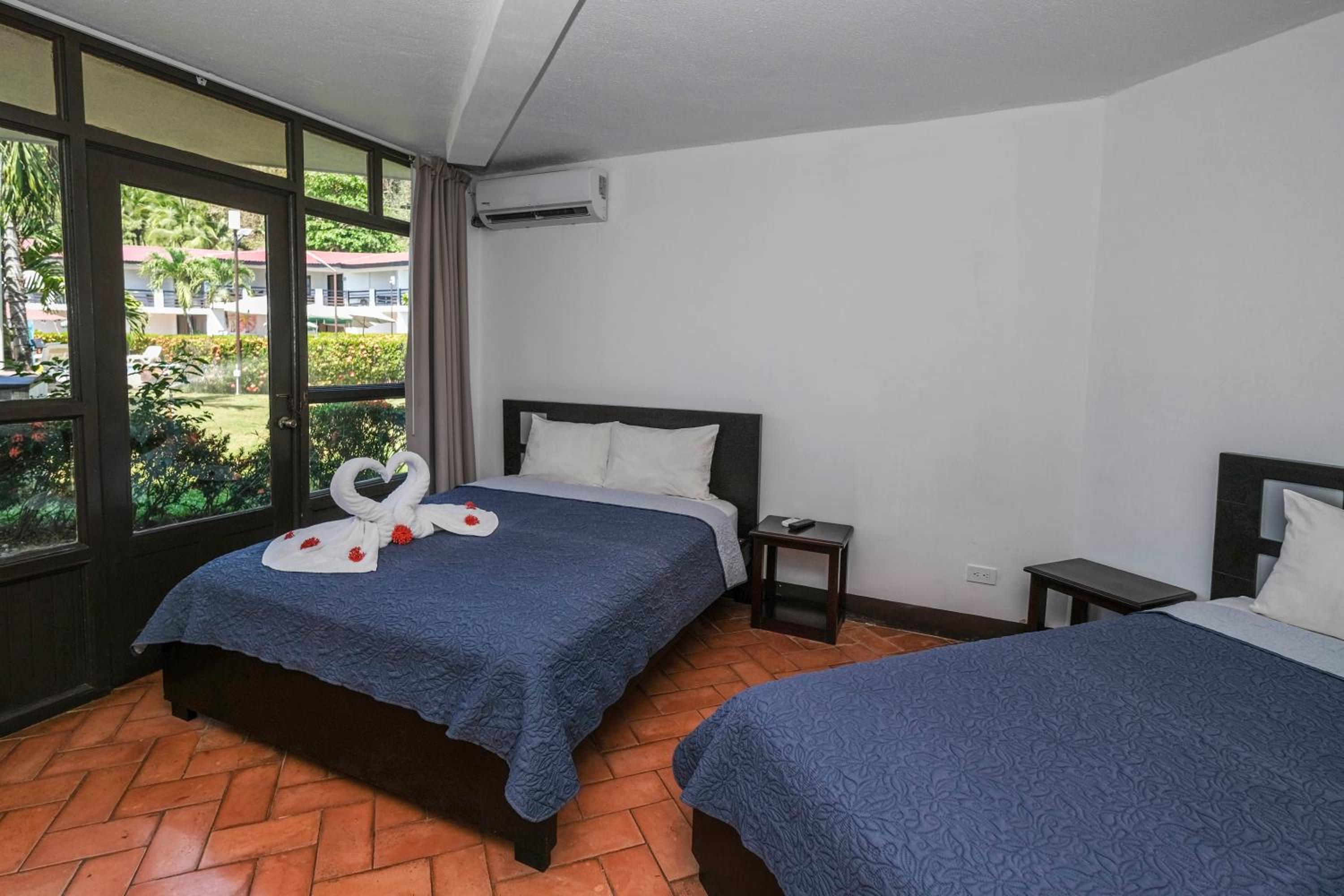 Superior Double Room with Two Double Beds - Photo 1