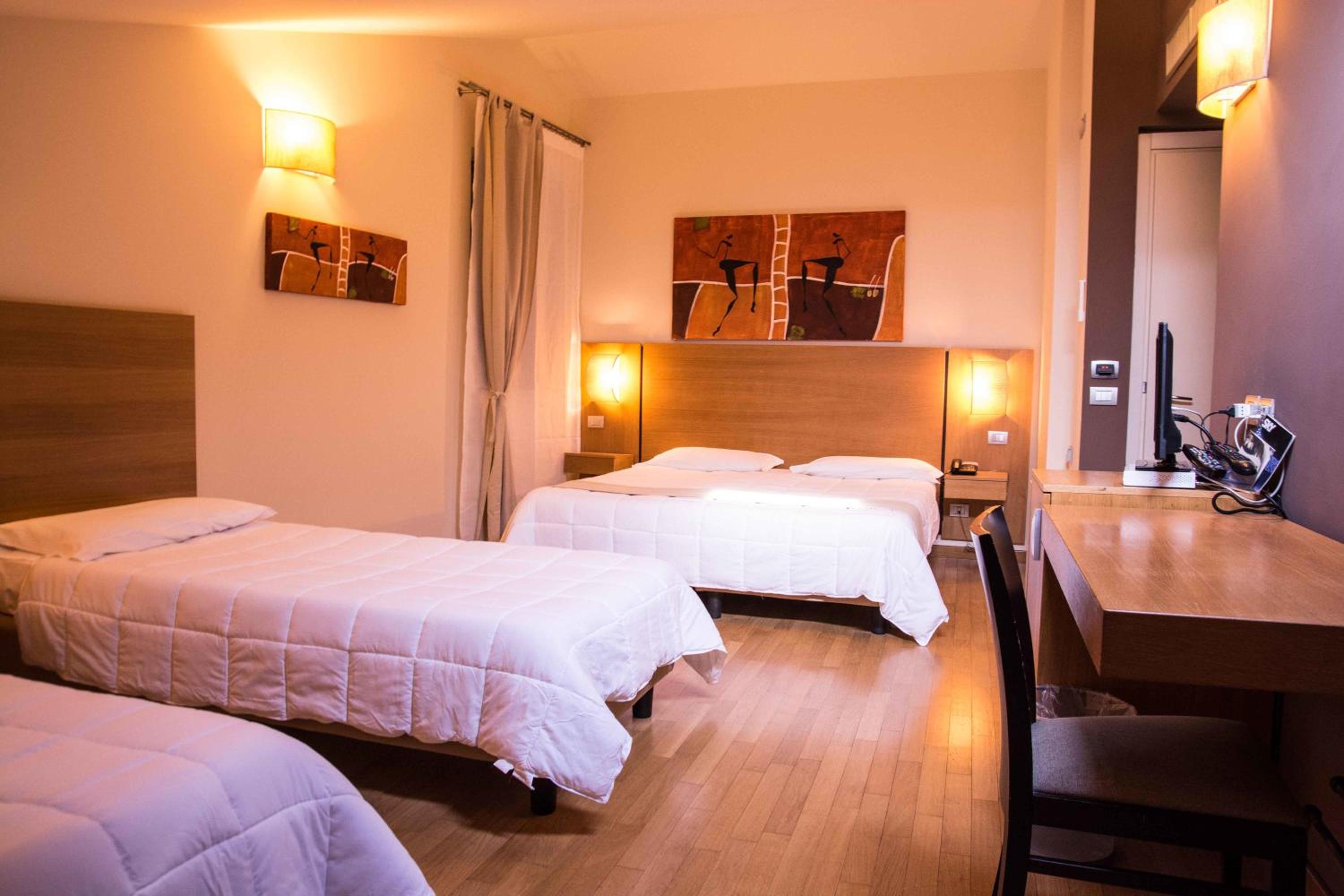 Quadruple Room - Photo 1