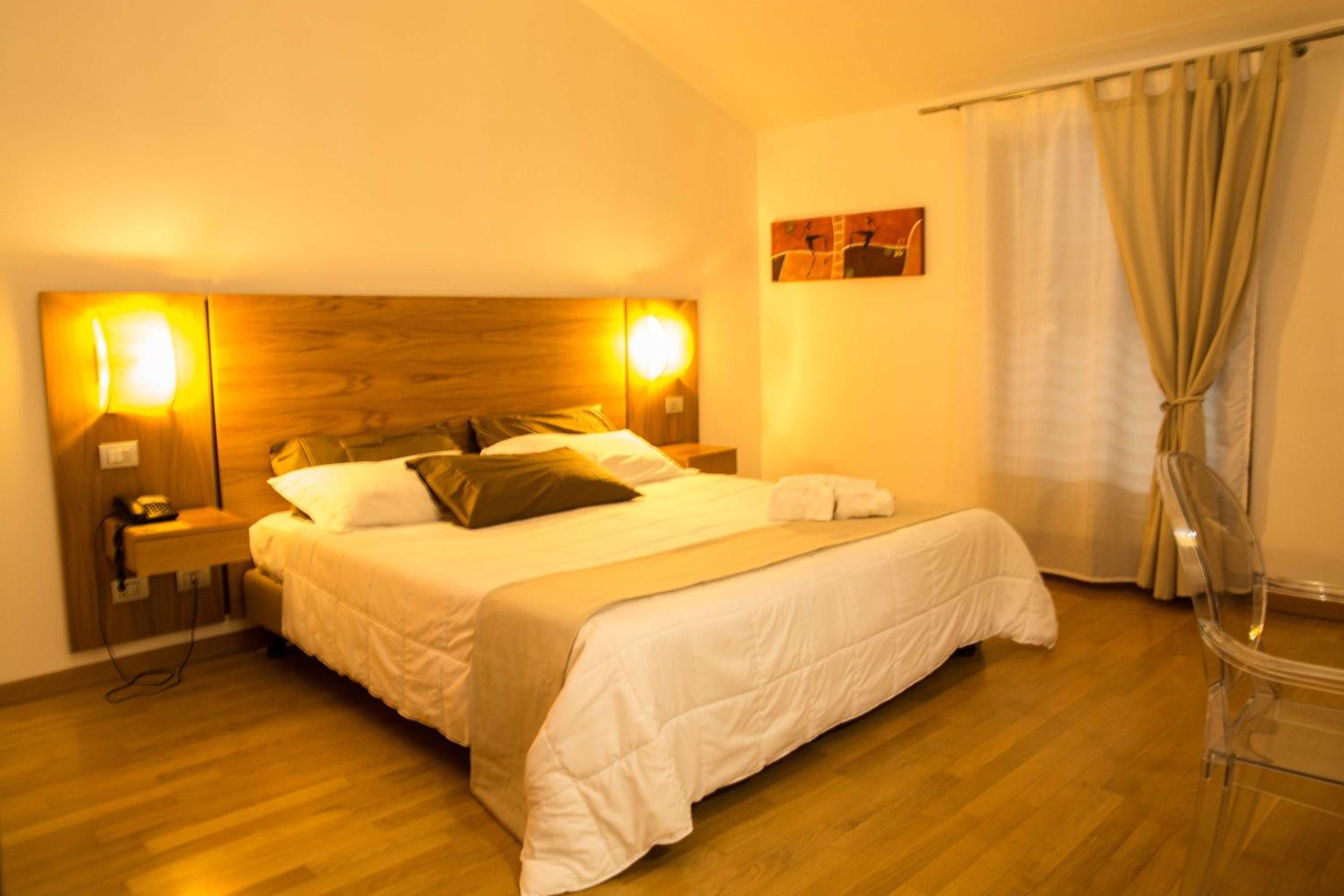 Double Room - Photo 5