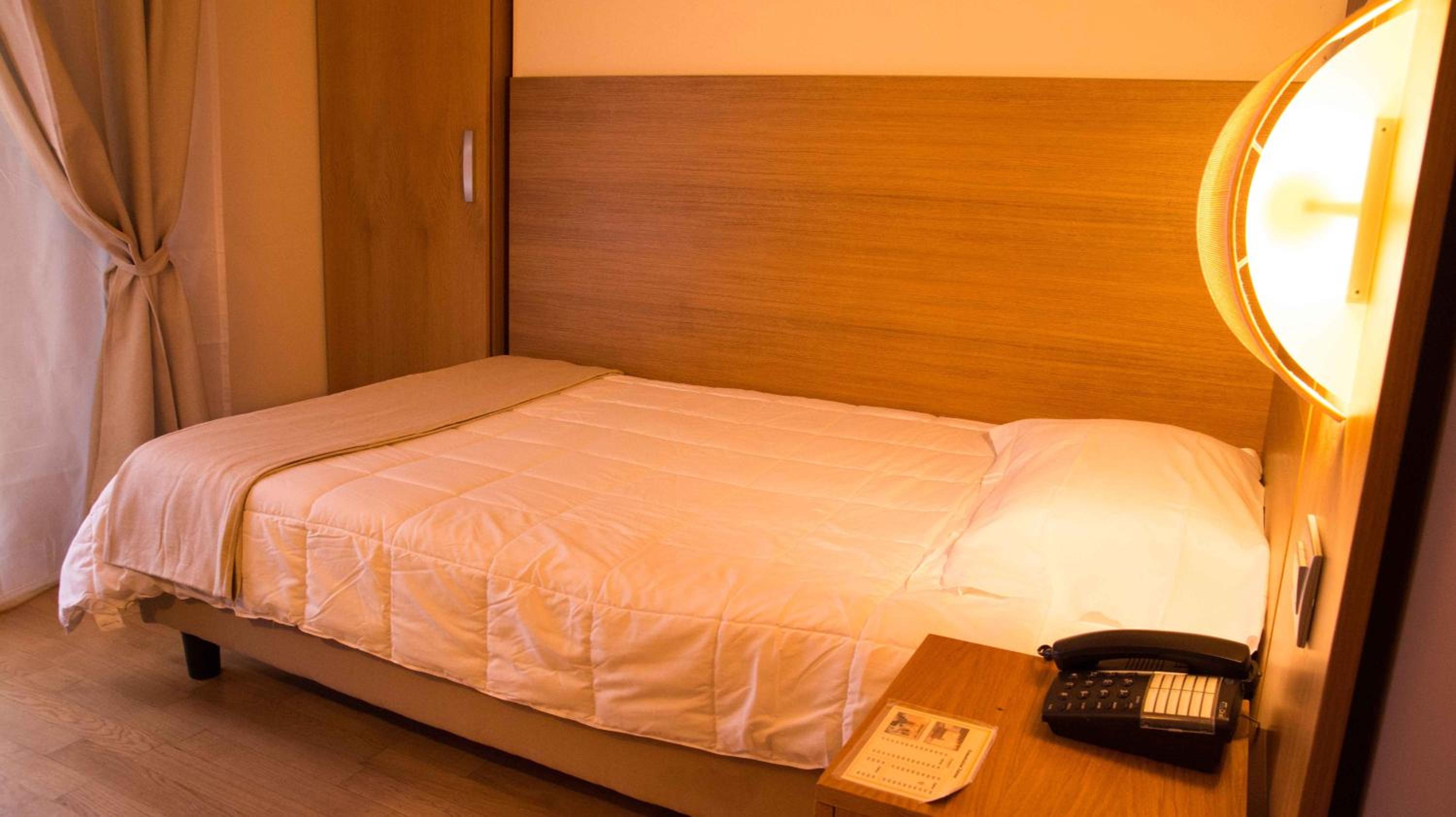 Single Room with French Bed photo 2