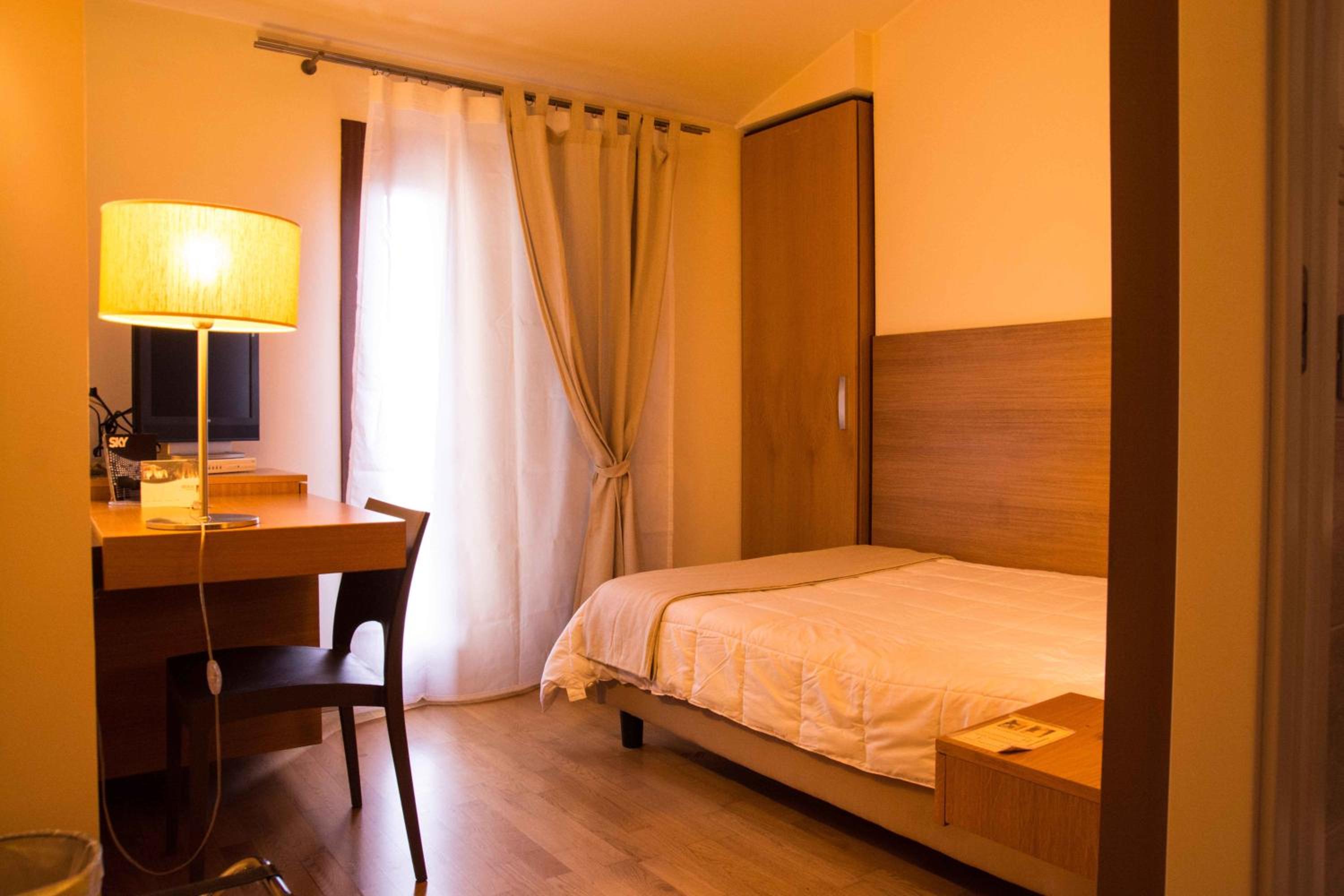 Single Room with French Bed photo 1