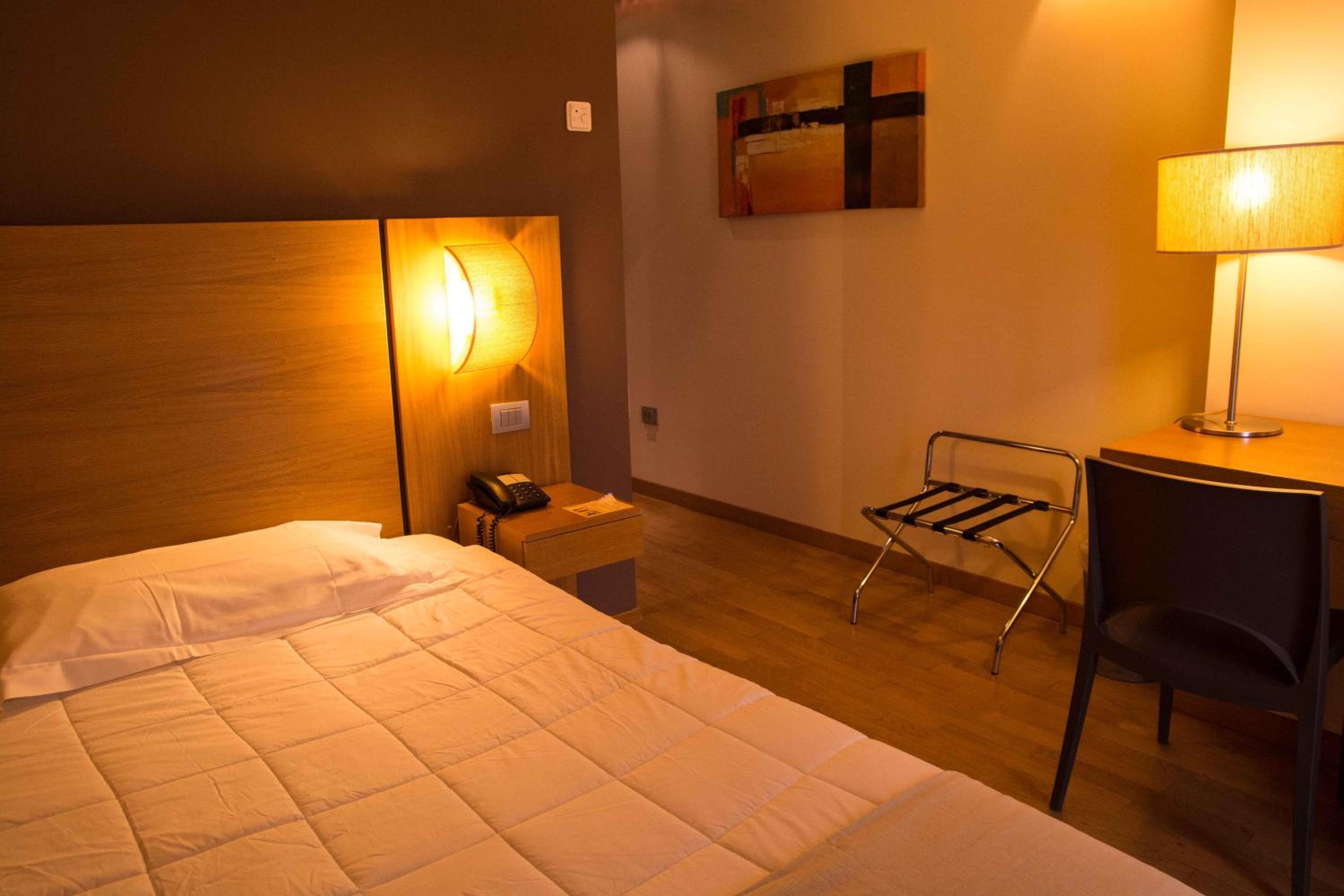 Single Room with French Bed photo 3