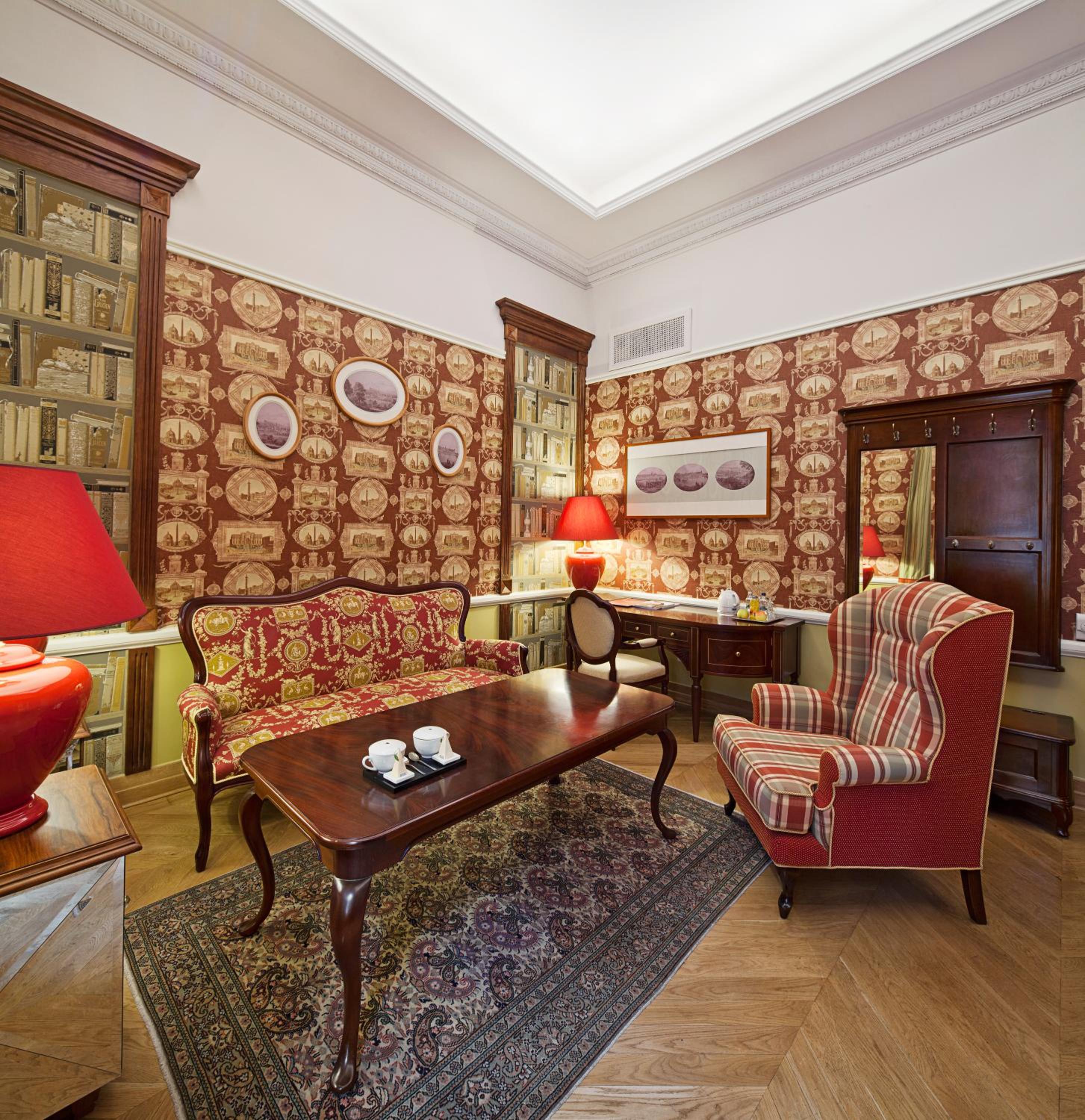 Executive Suite - Photo 13