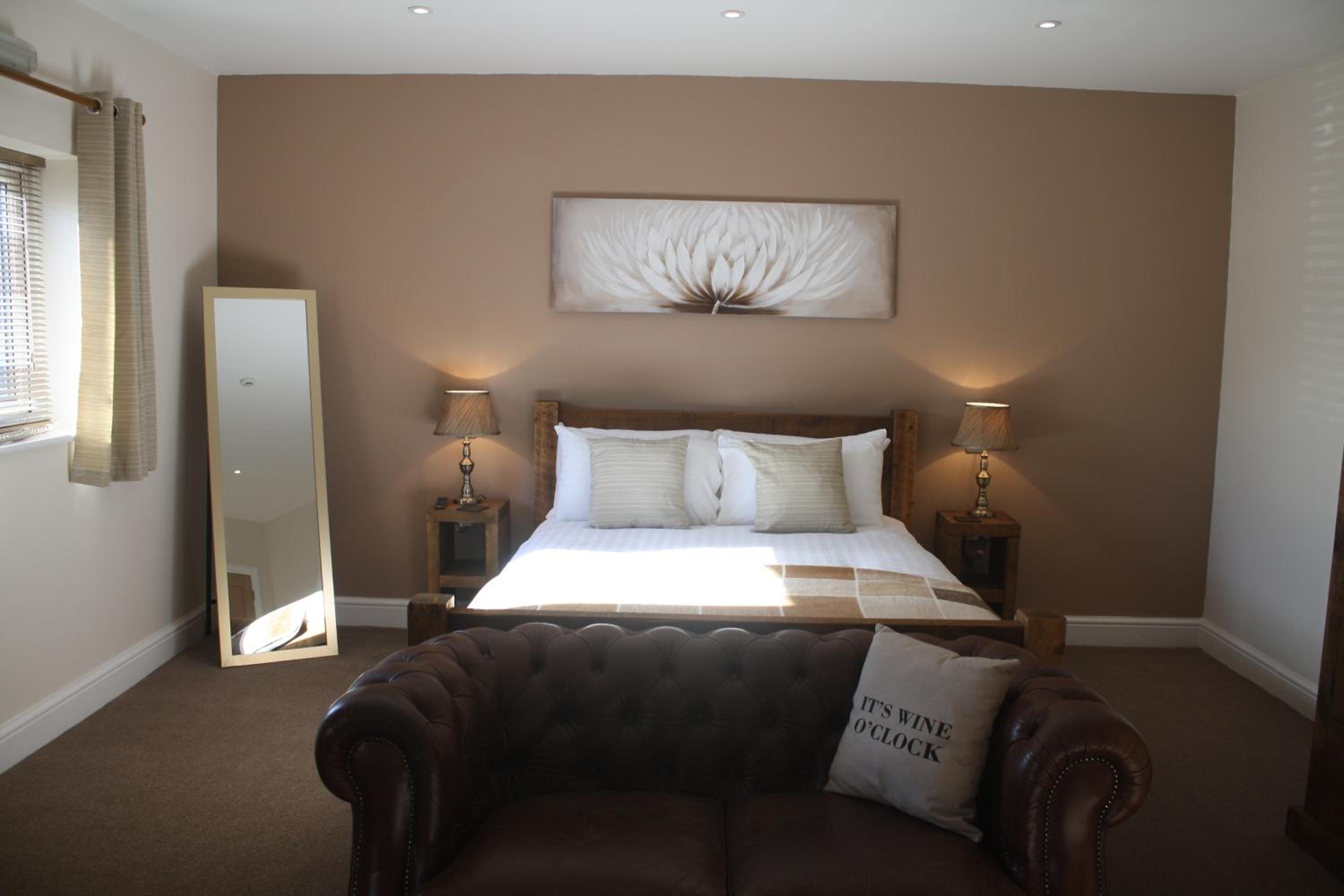 Superior King Room - Photo 8