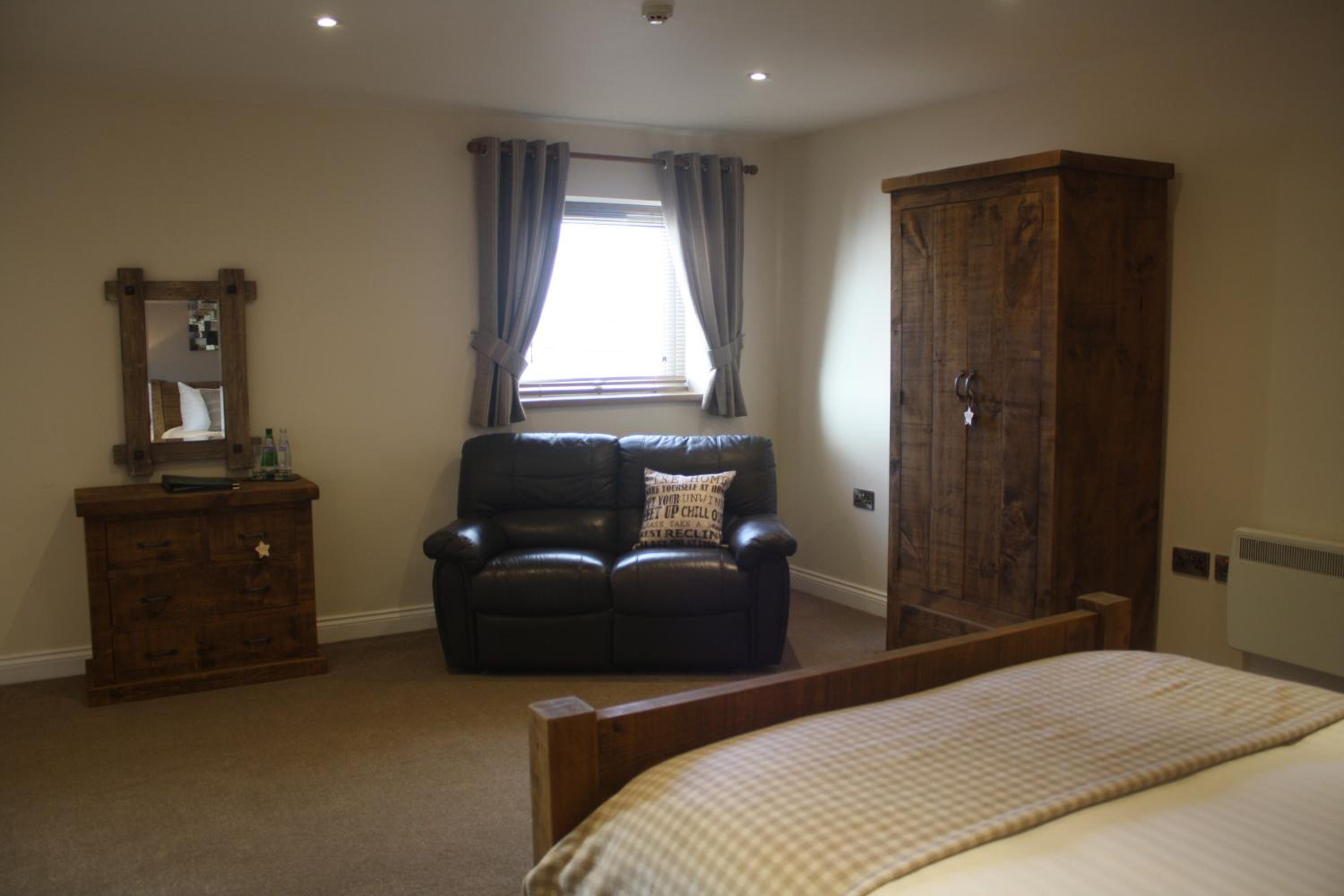 Superior King Room - Photo 5