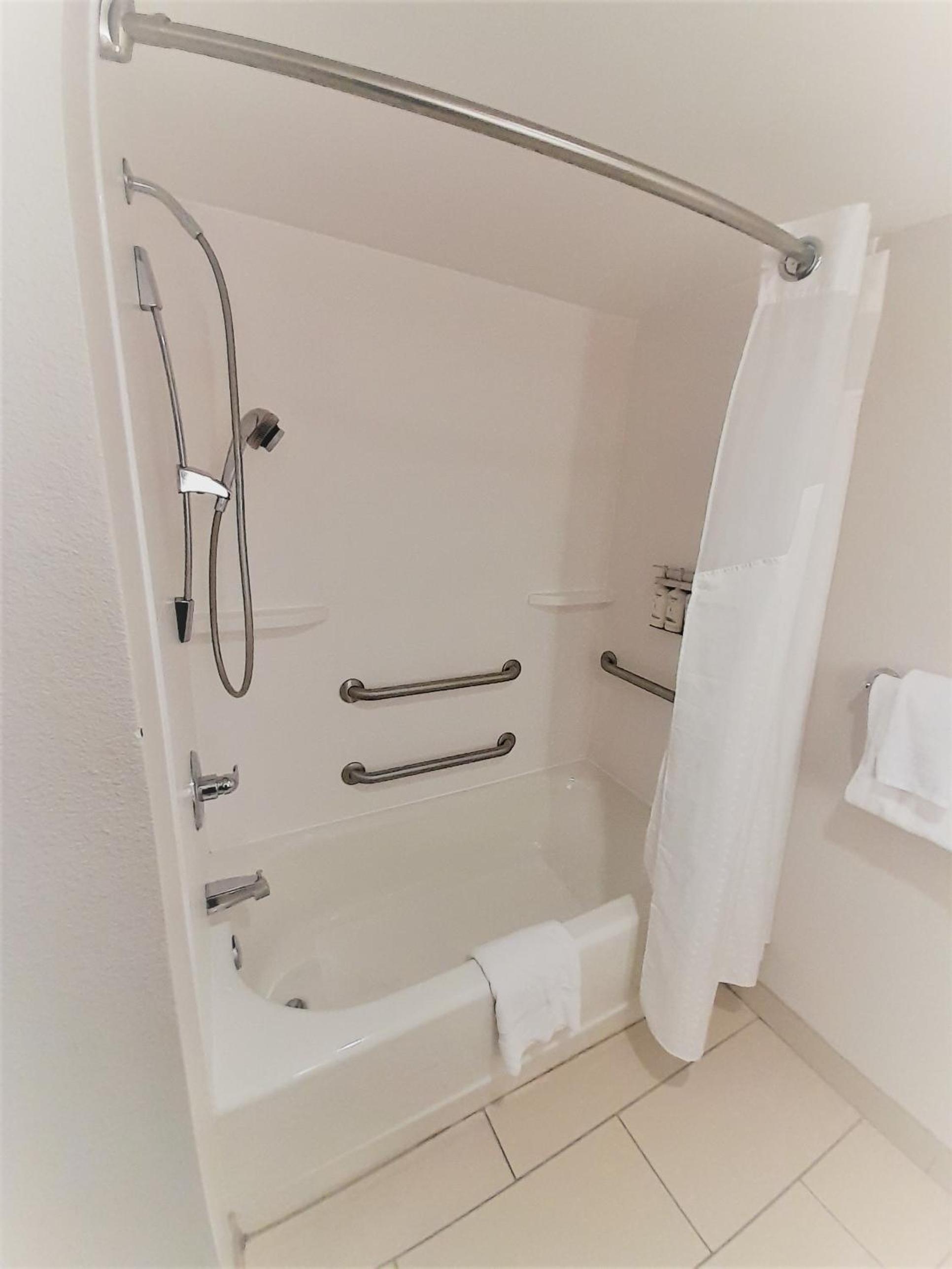 King Room - Disability Access - Photo 4