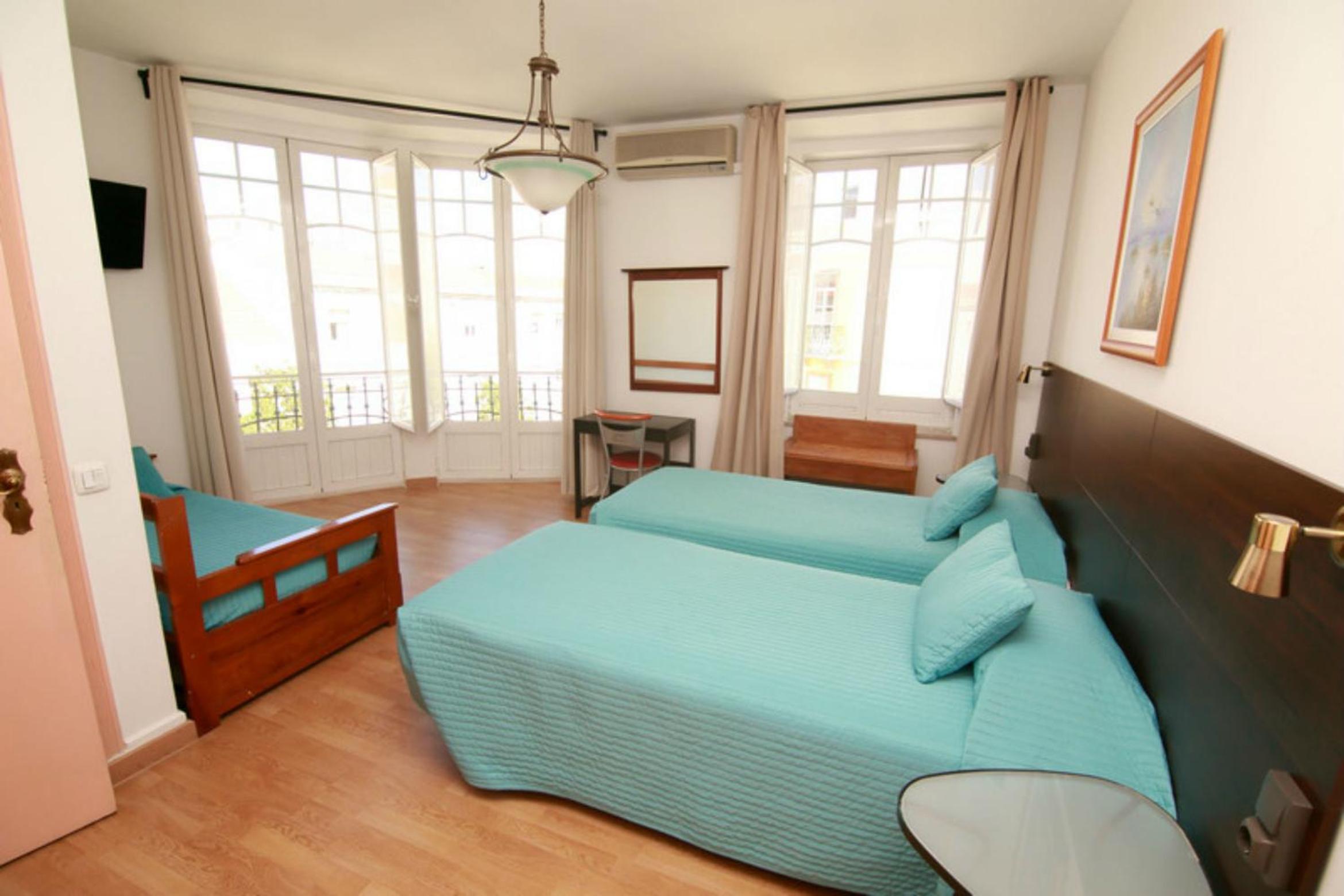 Double or Twin Room with Extra Bed photo 2