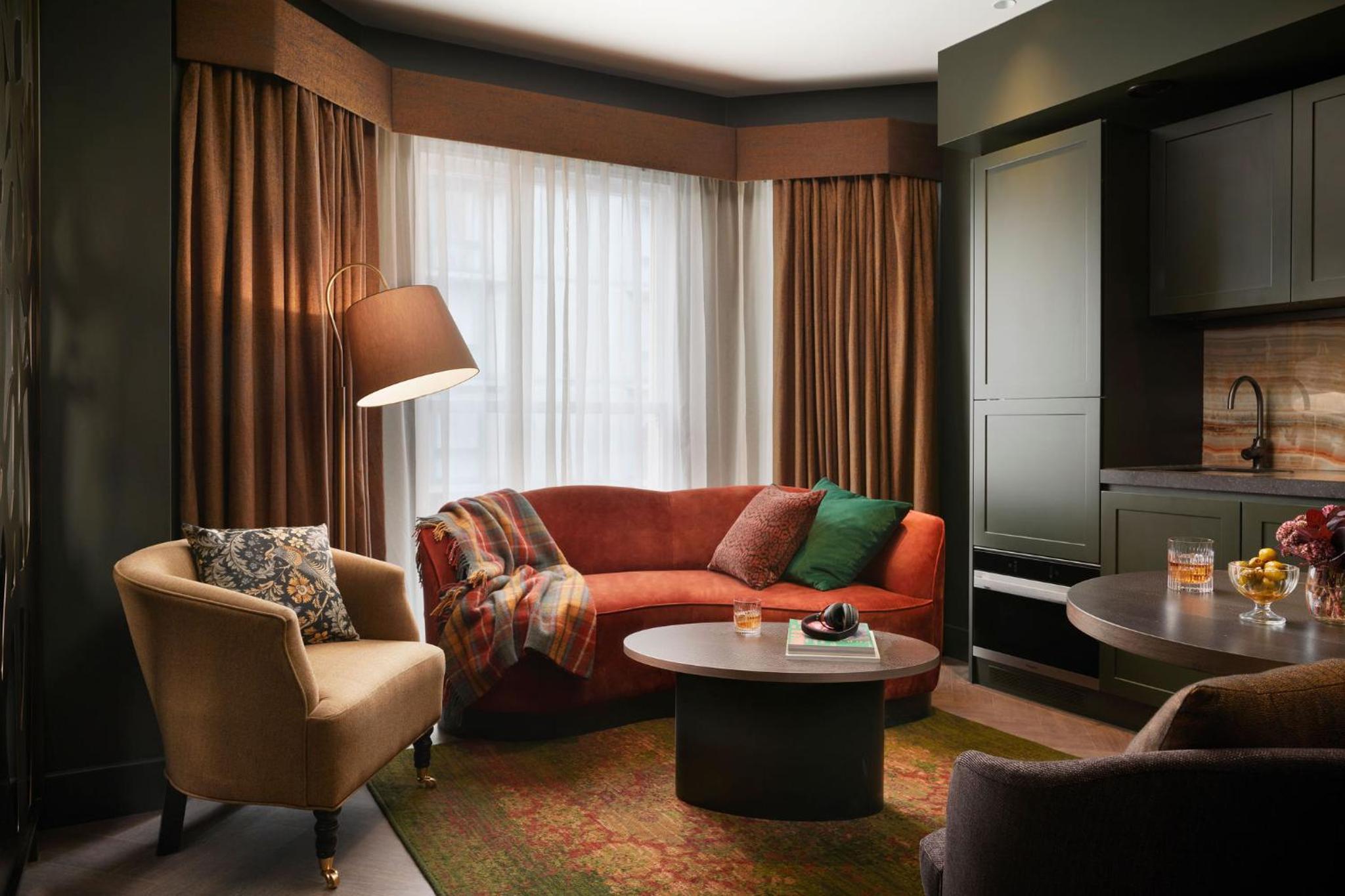 Greater Club Flat