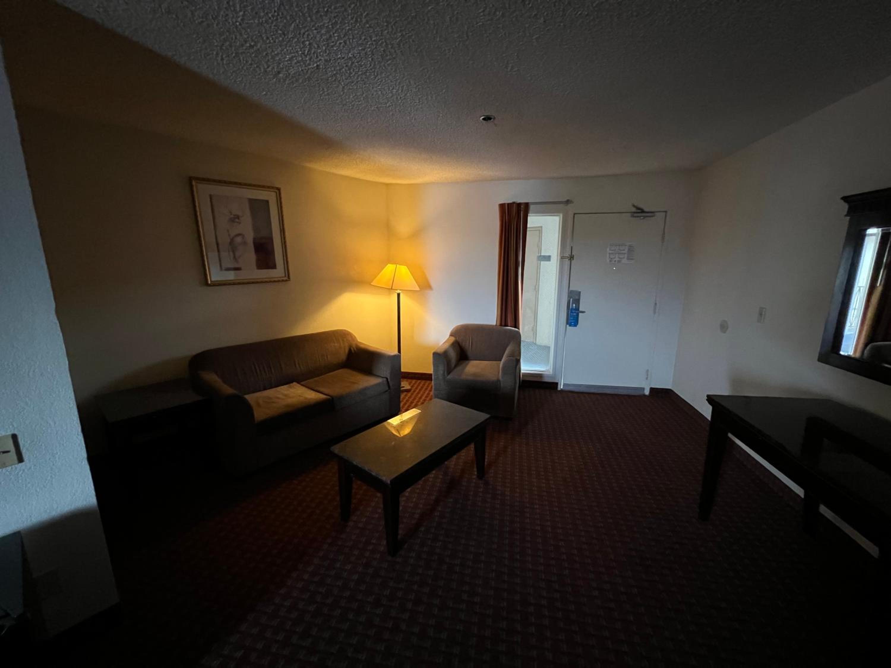 One-Room King - Non Smoking - Photo 4