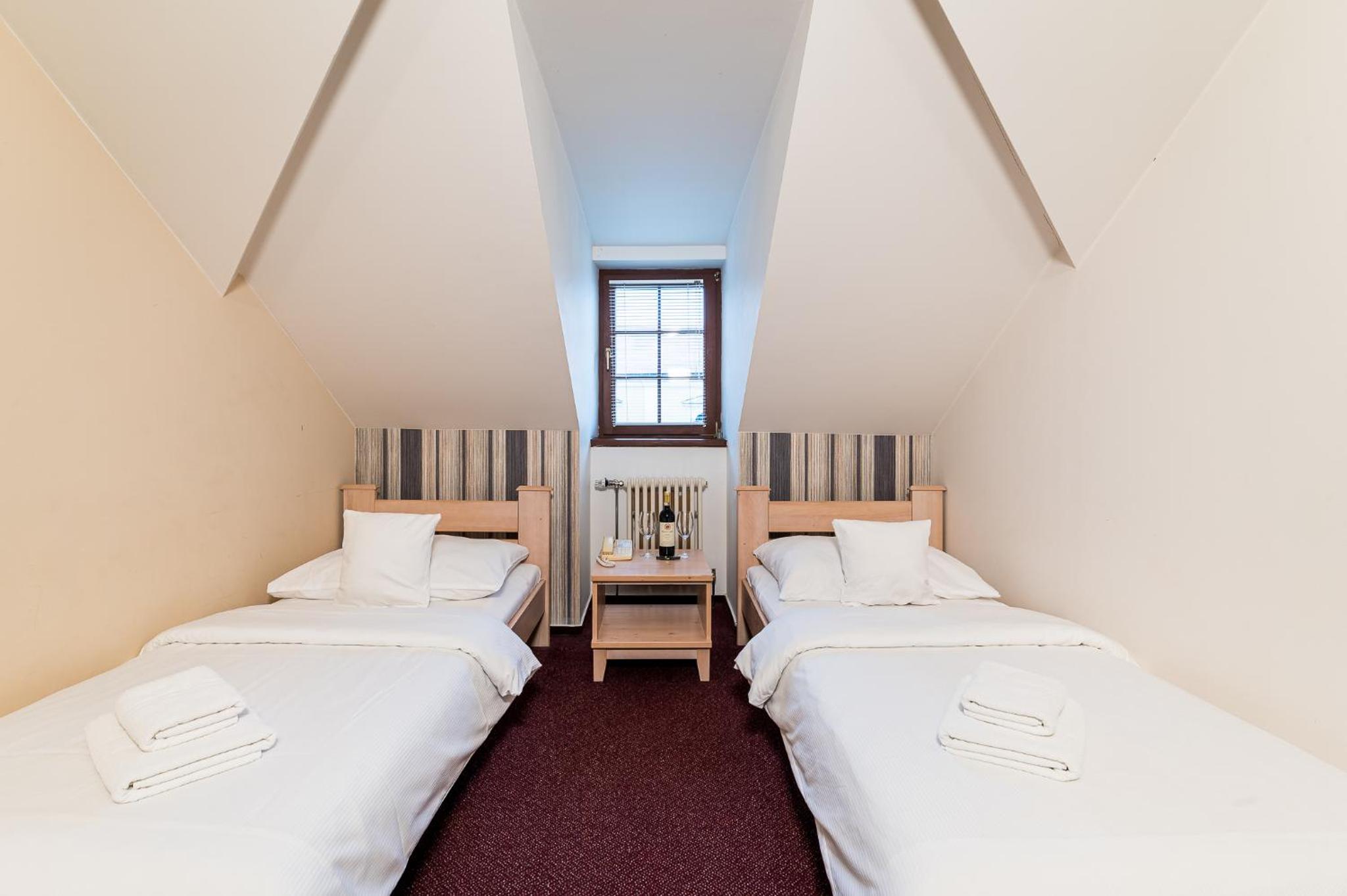 Twin Room  - Attic photo 1
