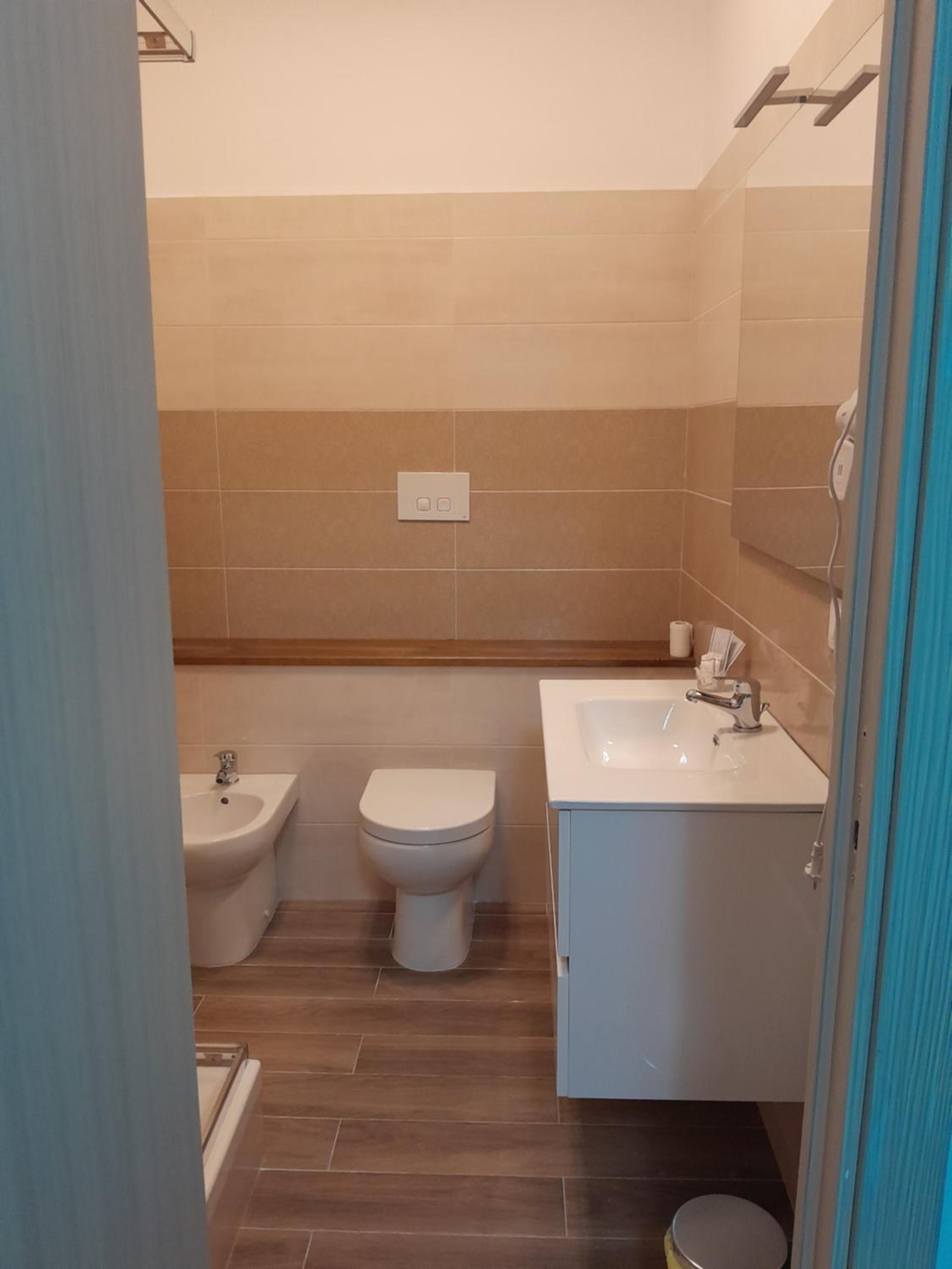 Single Room with Private Bathroom photo 1