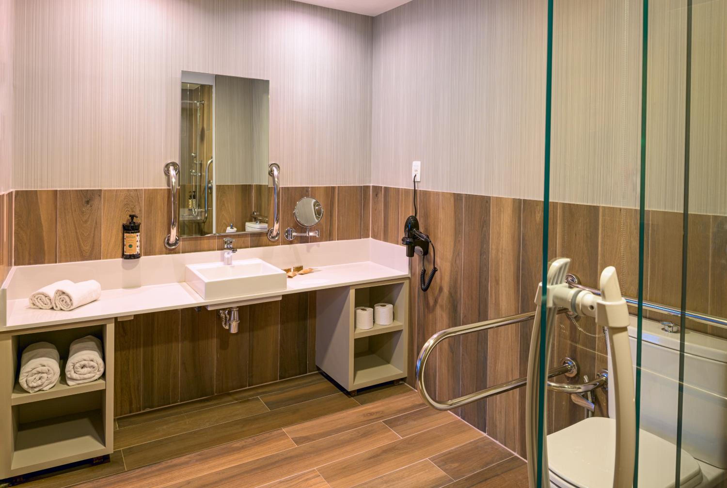 Superior Double Room - Disability Access - Photo 6