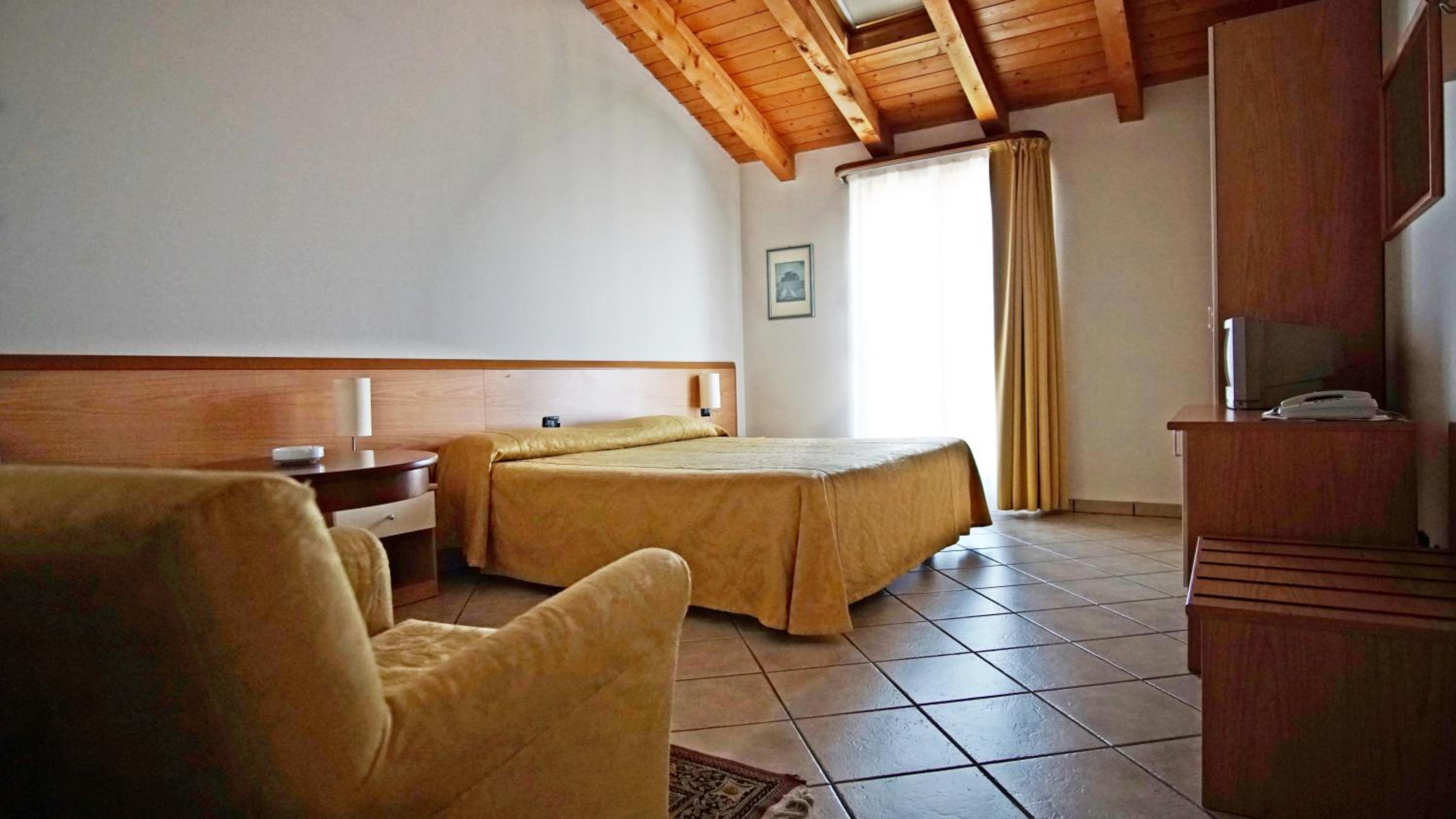 Double Room - Photo 7