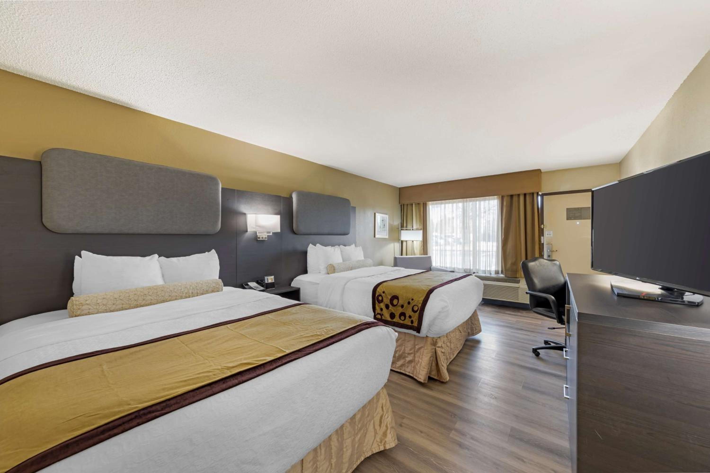 Queen Room with Two Queen Beds and Exterior Entrance - Non-Smoking - Photo 1