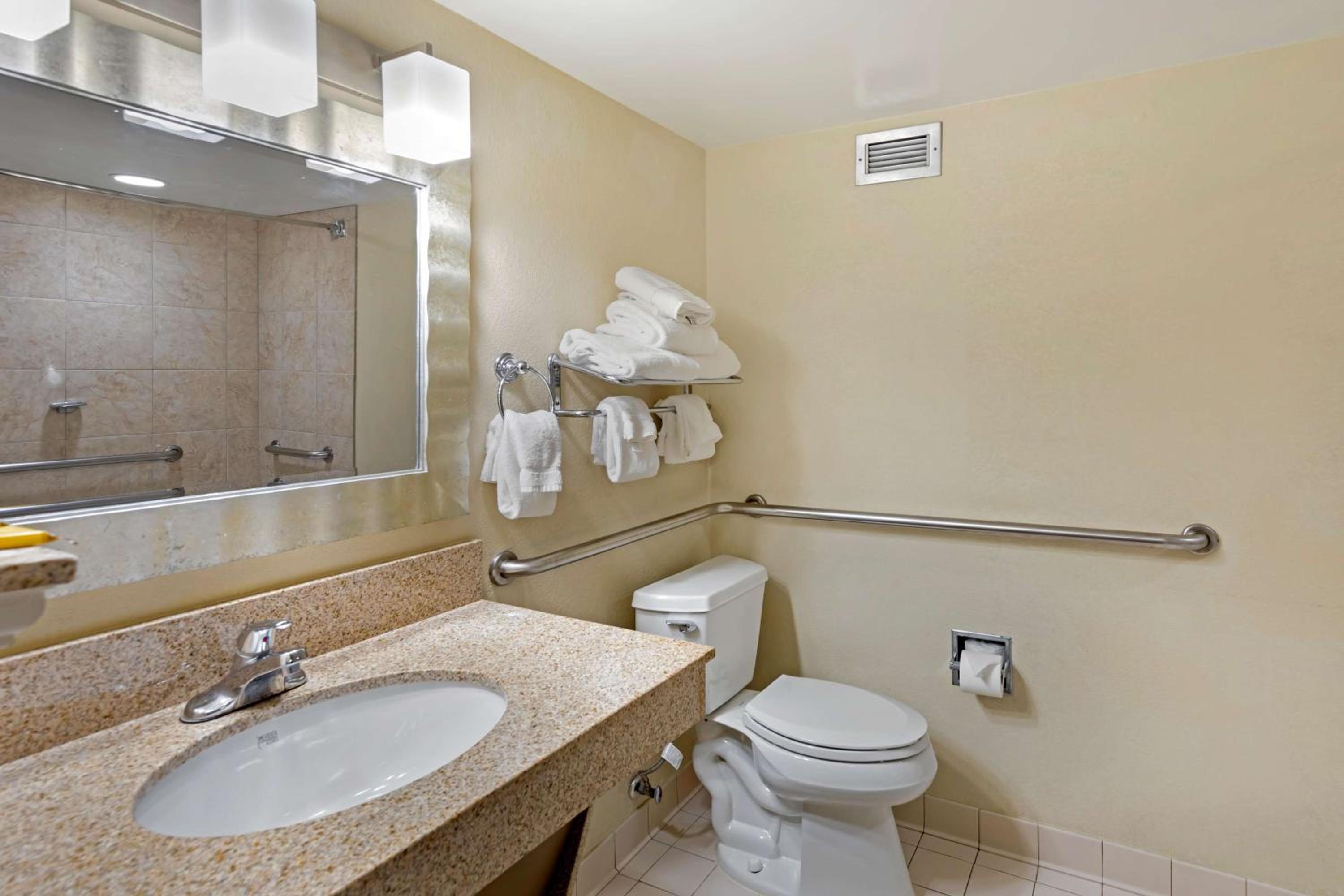 King Room with Bath Tub - Communication Assistance/Non-Smoking - Photo 3