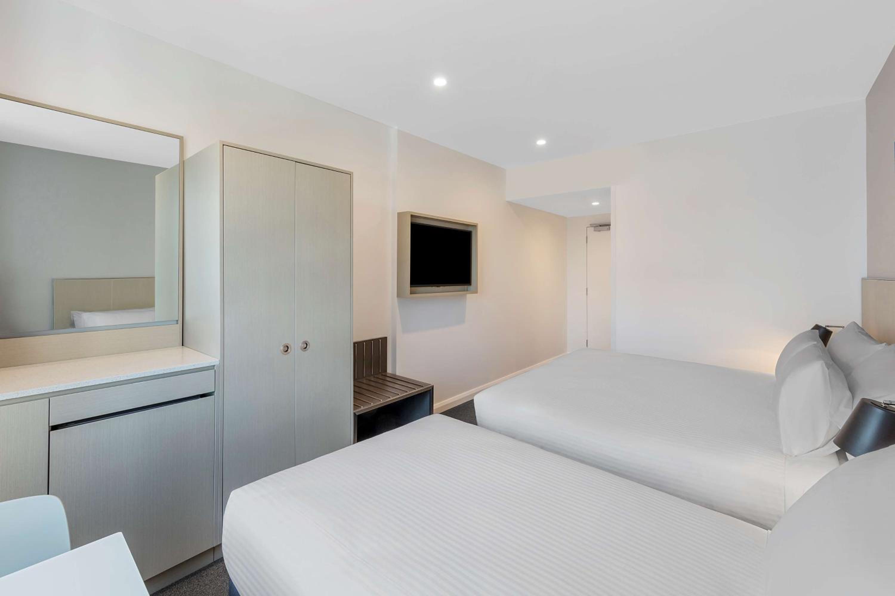 Triple Room thumbnail 5
