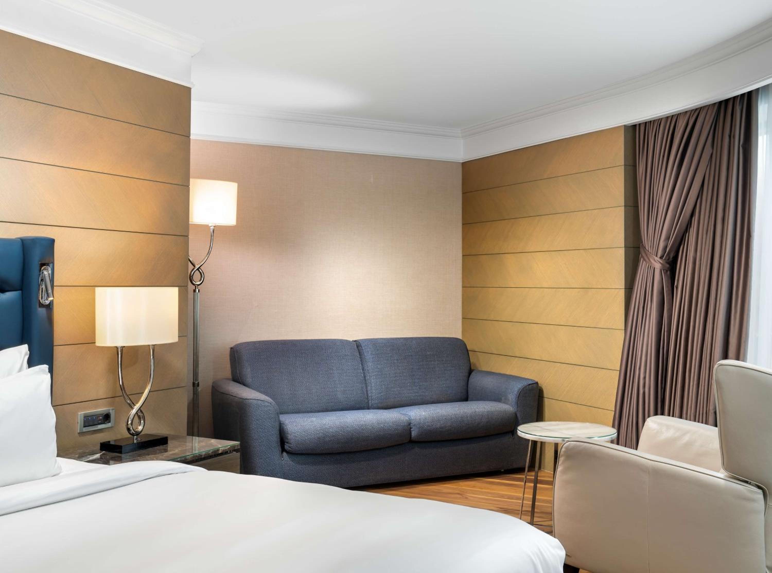 Panoramic Suite with City View - Lounge Access - Photo 5