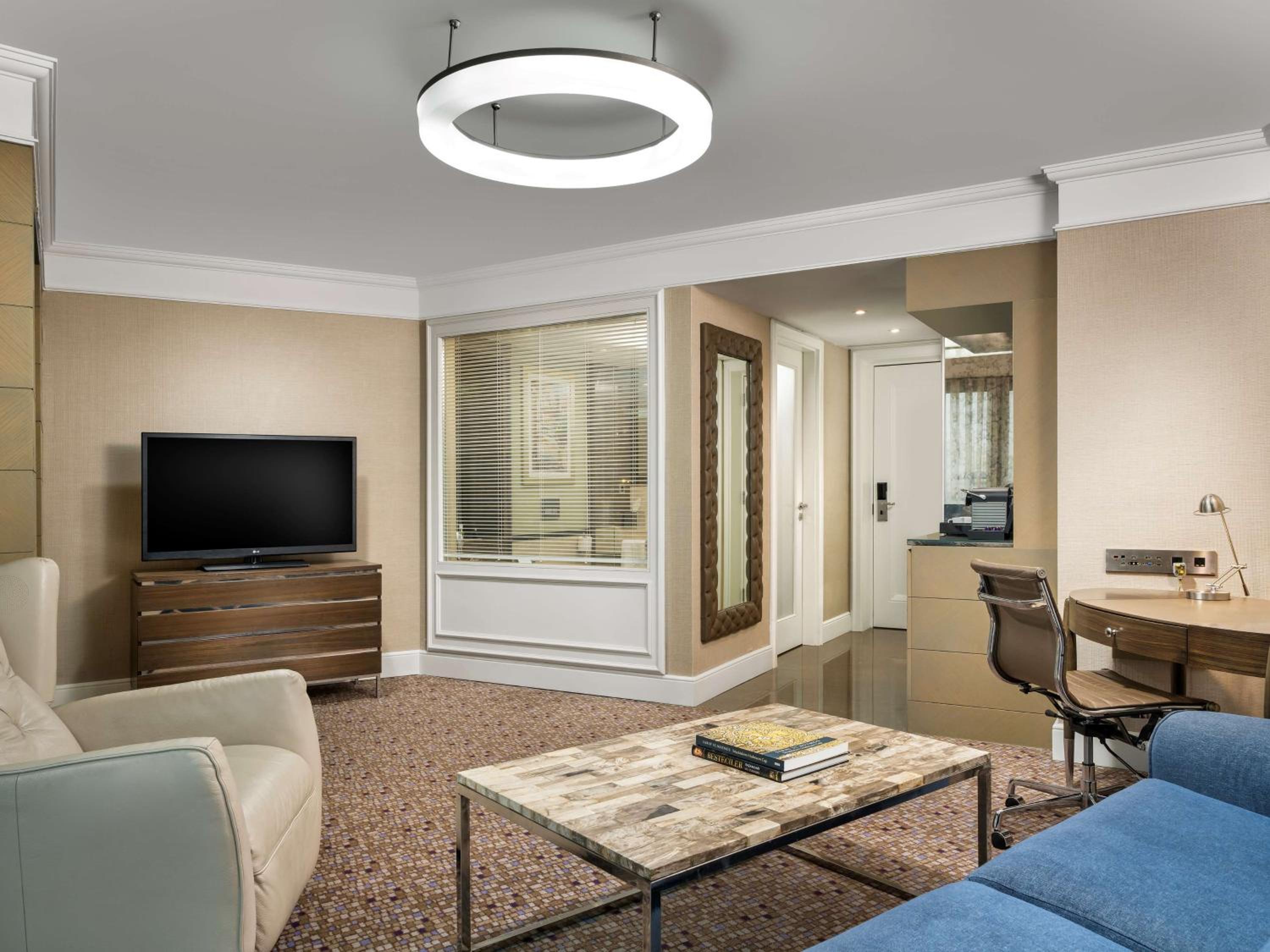 Suite with City View - Lounge Access - Photo 1